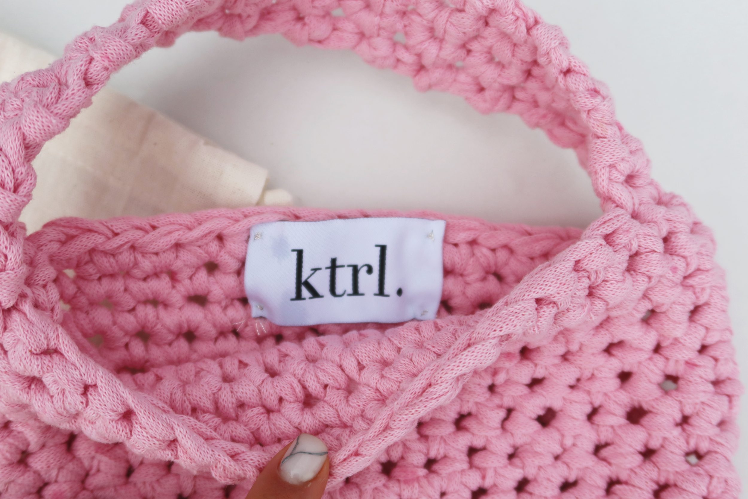 A pink summer crochet bag for all occasions —