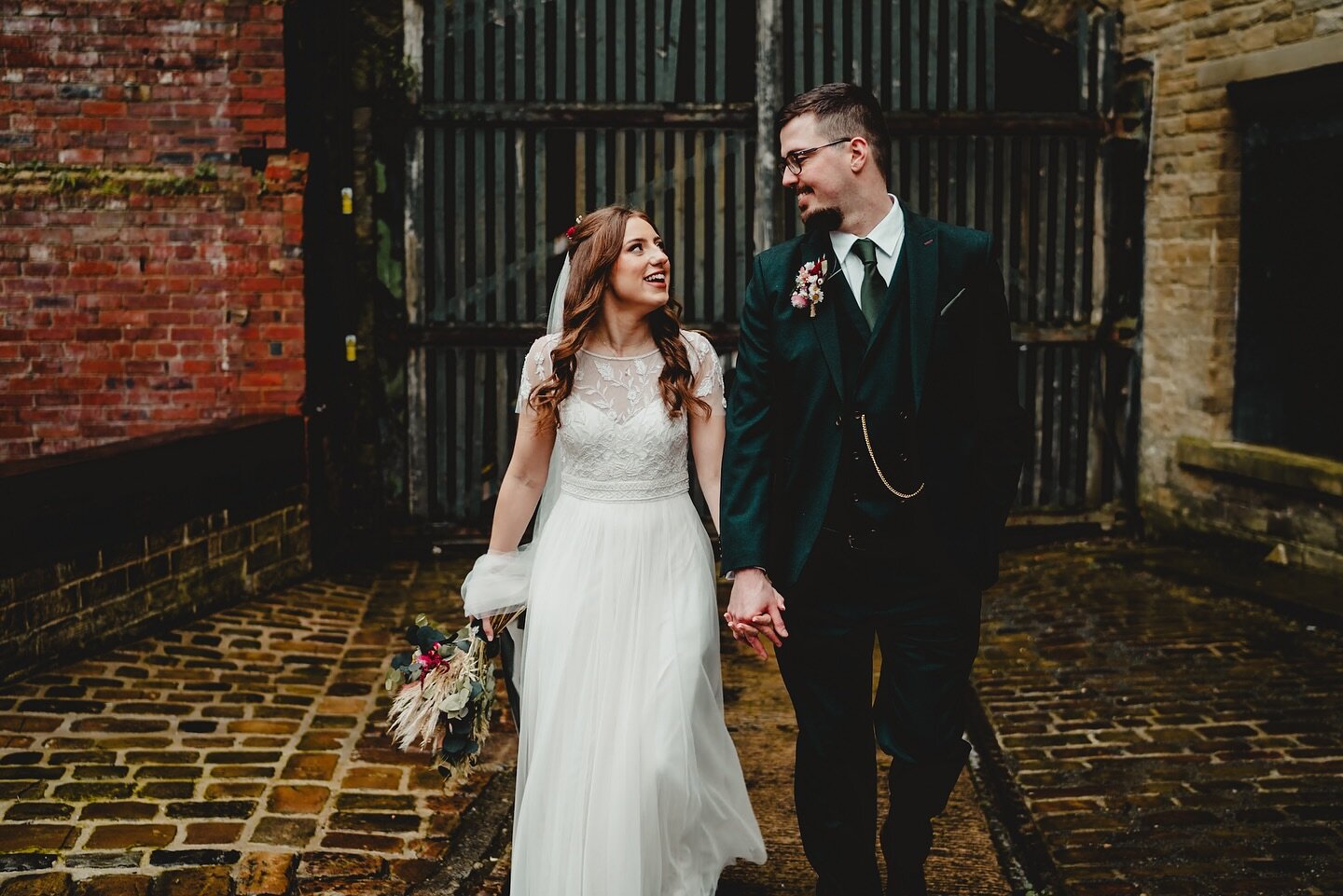 Charlotte and Jack

#thearcheshalifax #yorkshirewedding #relaxedweddingphotography #industrialweddingvenue