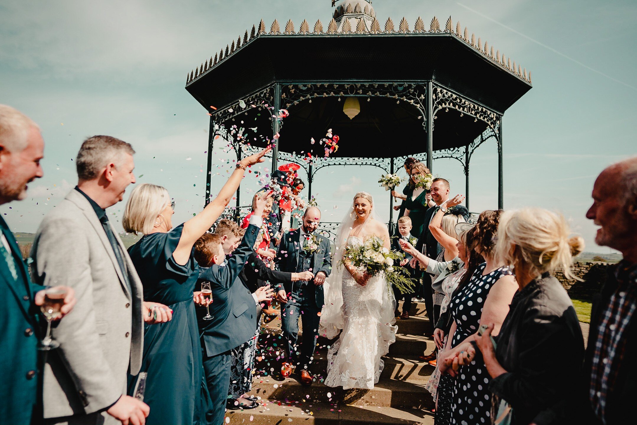 Blue skies and confetti 😊 

One of my big winter jobs is to add more of last year's photos onto my website and I just adore Becky and Jack's confetti throw. This was April last year, so here's your grey day reminder of sunshine, it's not long to go 