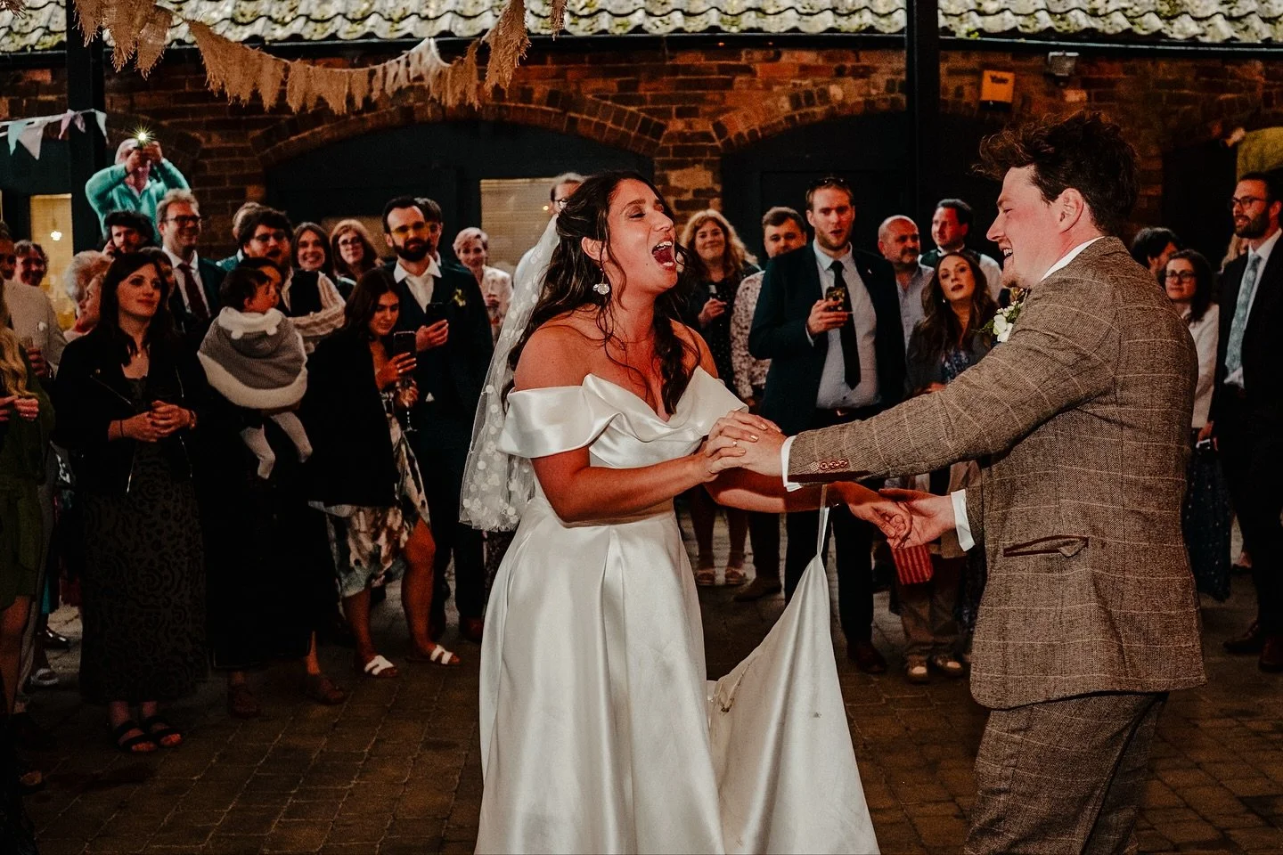 Reliving Demi and Johnny&rsquo;s party tonight, and chuckling to myself at how this cute first dance moment descended into vodka straight from the bottle in less than 20 minutes

#ukweddingphotographer #documentaryweddingphotographer #wedding dancefl
