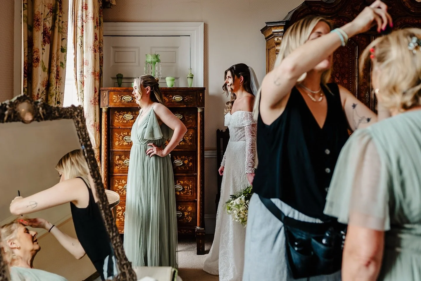 I like windows and mirrors. They make everything good.

@hootonpagnellhall 

#hootonpagnellwedding #yorkshirewedding #documentaryweddingphotography #alternativeweddingphotographer