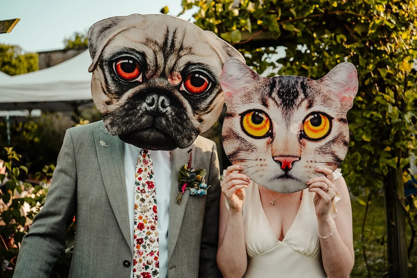 Animals at weddings. Yes. More of them please. Not in a &ldquo;give this animal a job&rdquo; way, but in a &ldquo;hey look who we share this planet with&rdquo; way. 

My personal favourite are the goslings waddling around a ceremony at @romanlakesmar