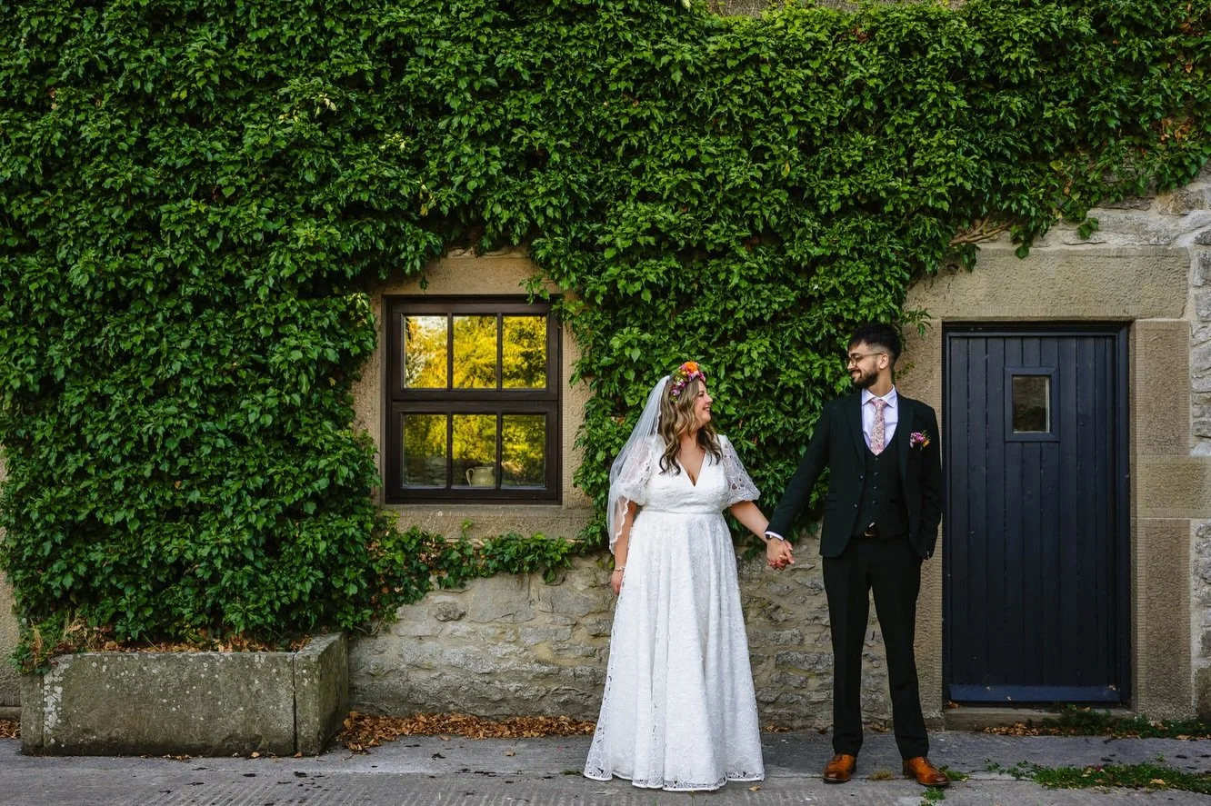 Izzy and Harry got married at Peak District Holiday Barn on Saturday, with more confetti than you can shake a stick at! I love this venue - where it sits in a quiet but accessible part of the peaks, how you&rsquo;re left to make it completely your ow
