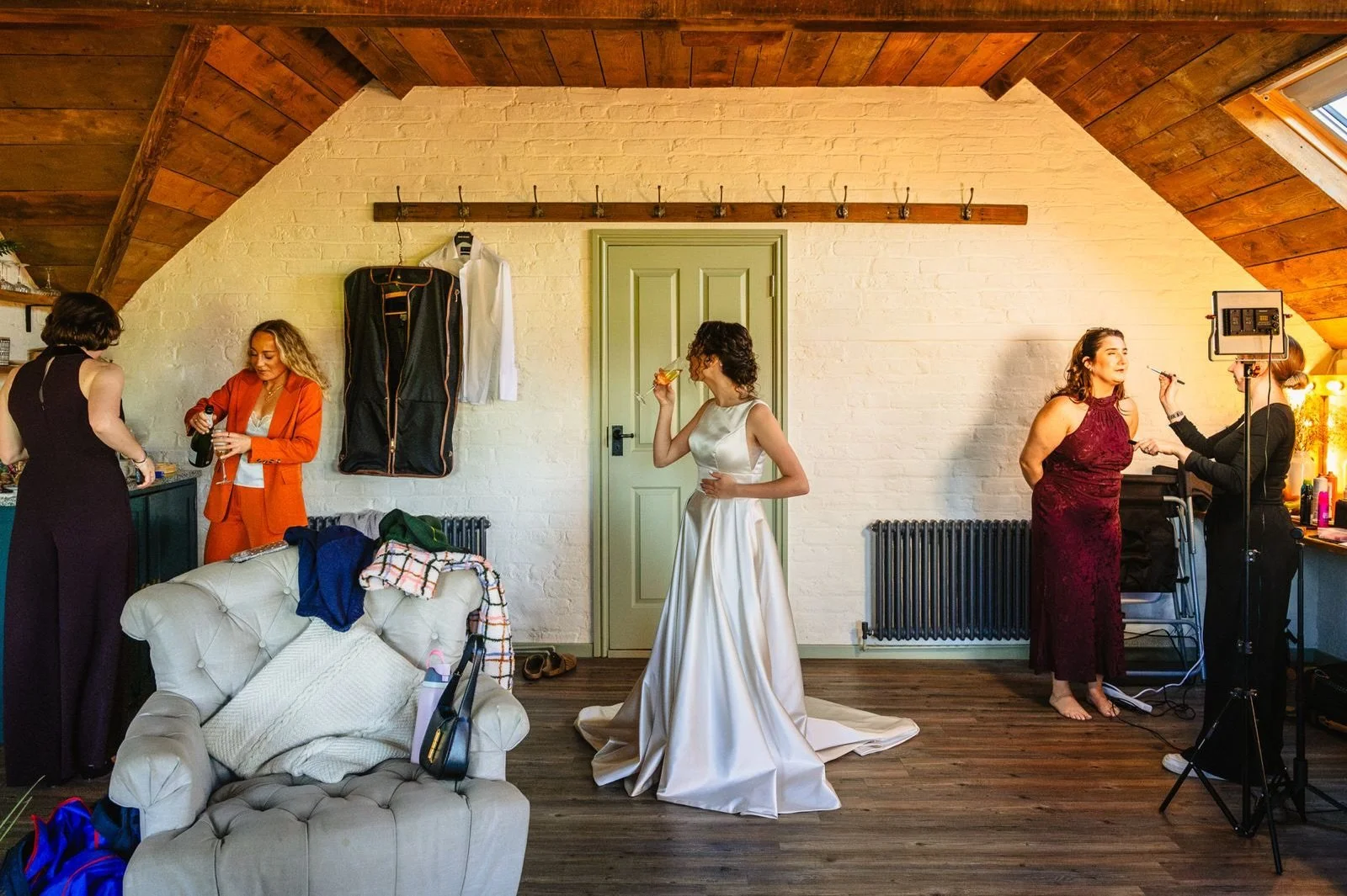 Ryan and Charlotte got hitched at Grange Barn on Saturday, and I had to pinch myself to remind me that this is my actual job because it was 👏 so 👏 much 👏 fun 👏

From private personal vows before their ceremony (more of that another time!) to doin