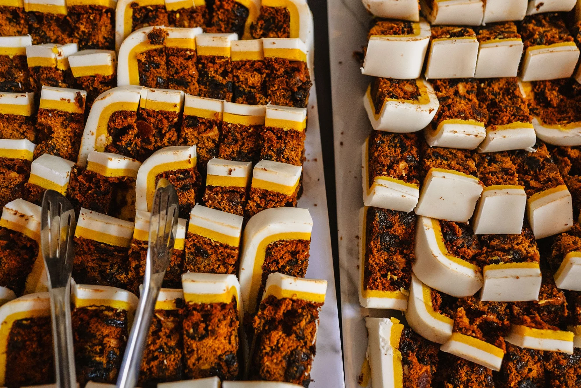 photograph of cut up pieces of wedding cake, shown in a blog post about sustainable wedding practices