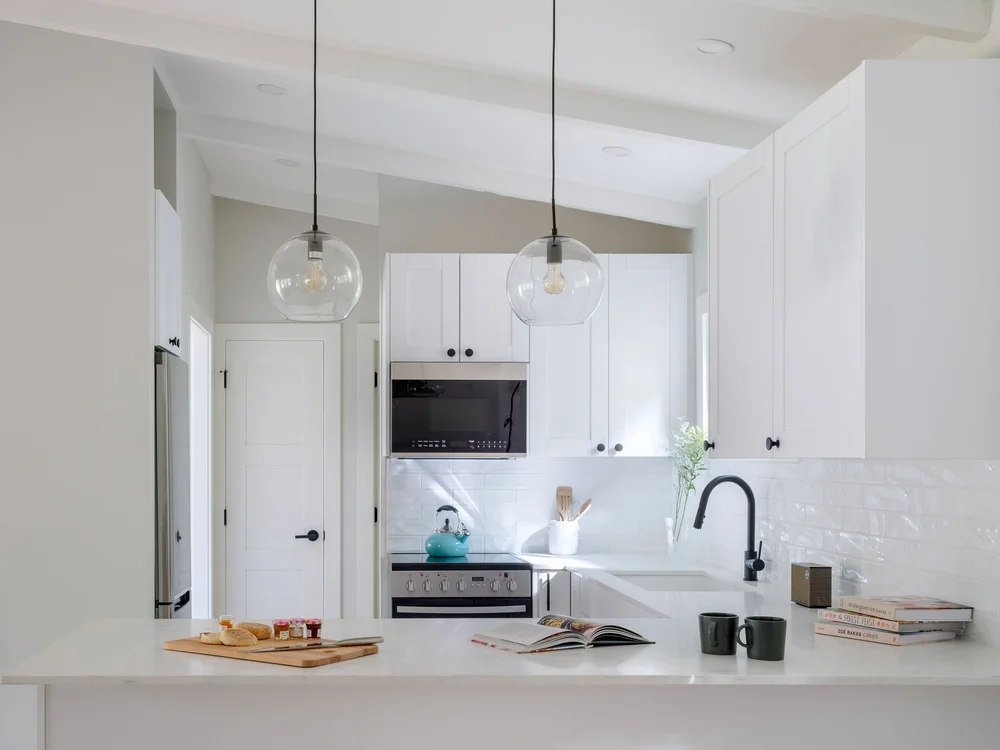 From an all-new kitchen to a luxe bathroom, Bayford Cottage is your renovated coastal haven (Copy)