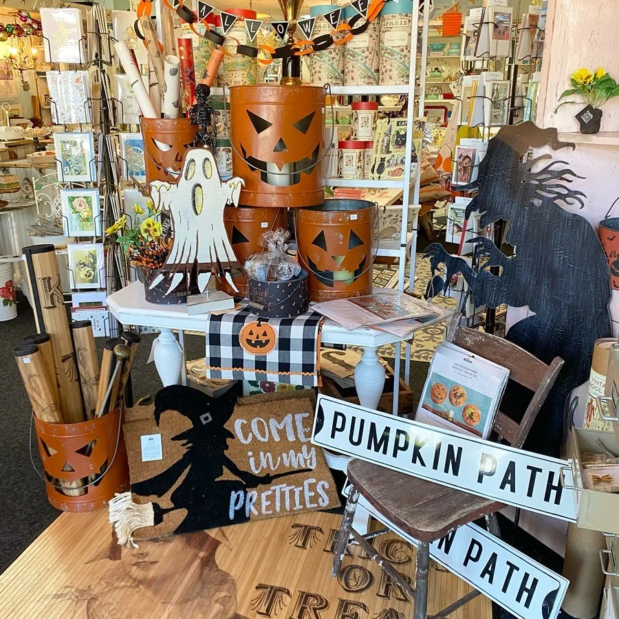 Hi, the shop is open today until 4. The shop will be closed 9/16-22. Open again 9/23. #summer_porch