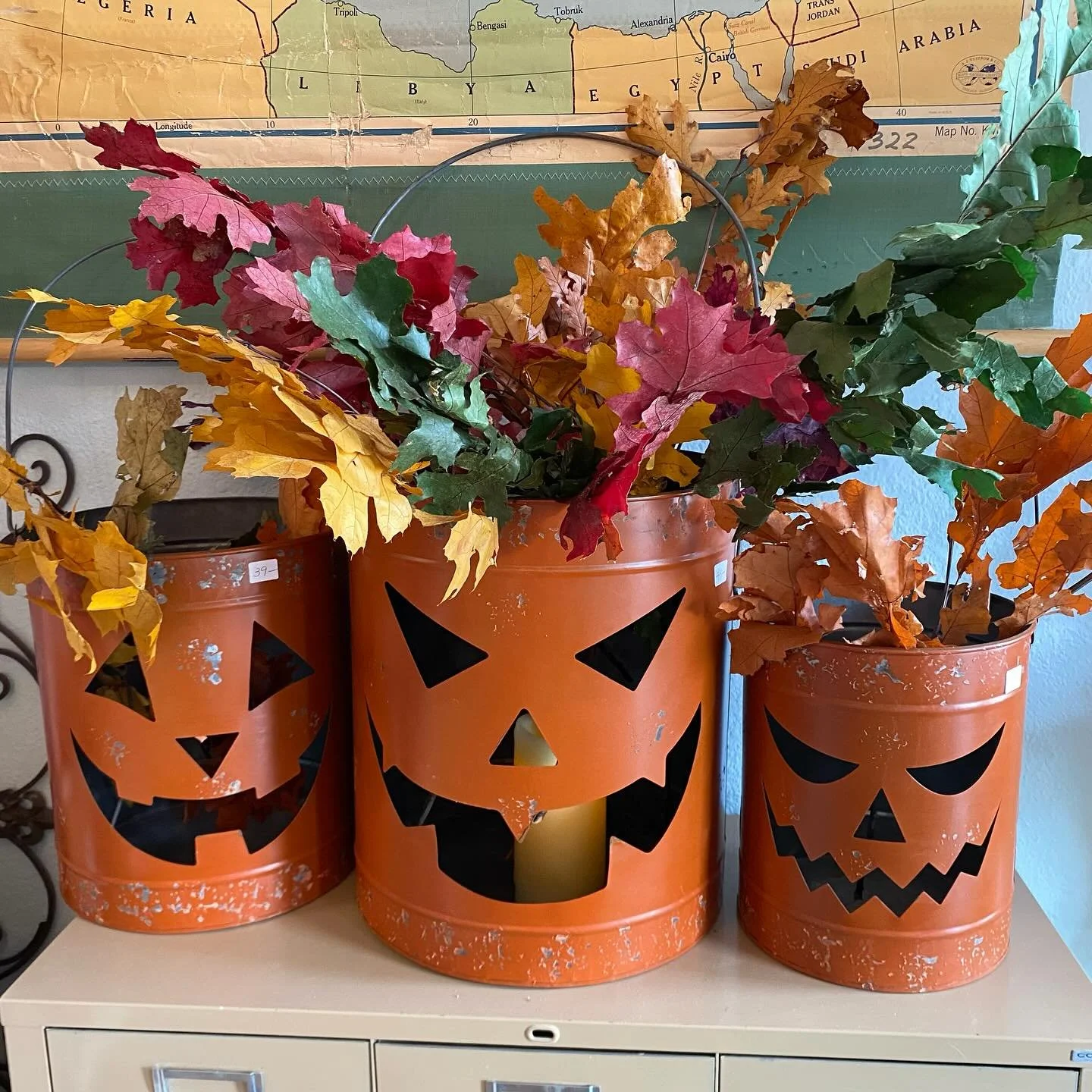 Happy Fall and Halloween! Open today 11-4!
#summer_porch #spookydecor #happyhalloween