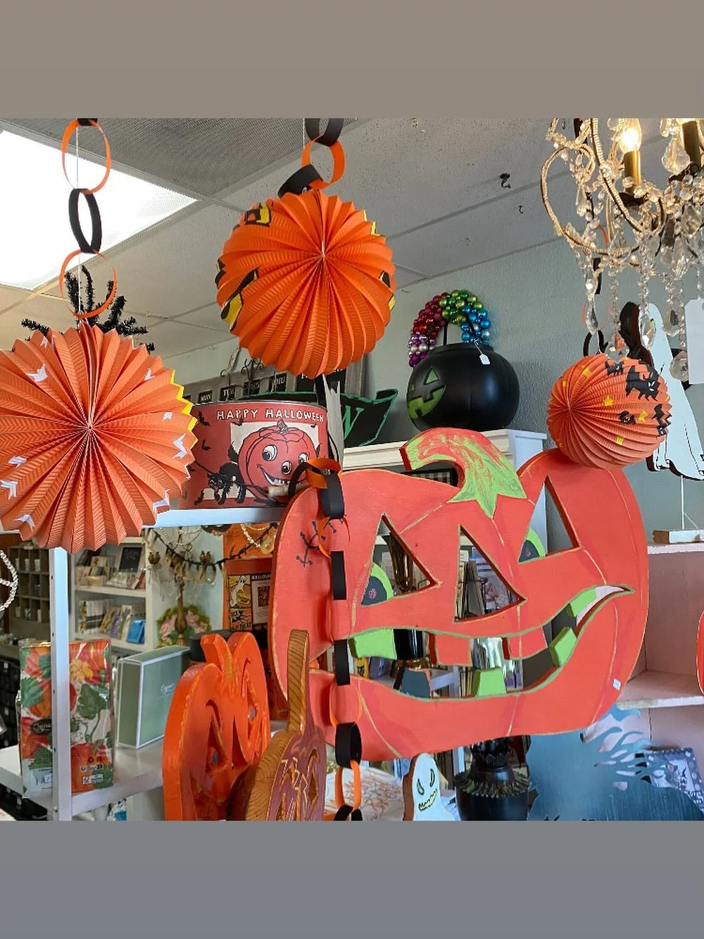 Happy Halloween! Shop is closed today 10/31 and tomorrow 11/1 getting ready for the holidays!
#summer_porch