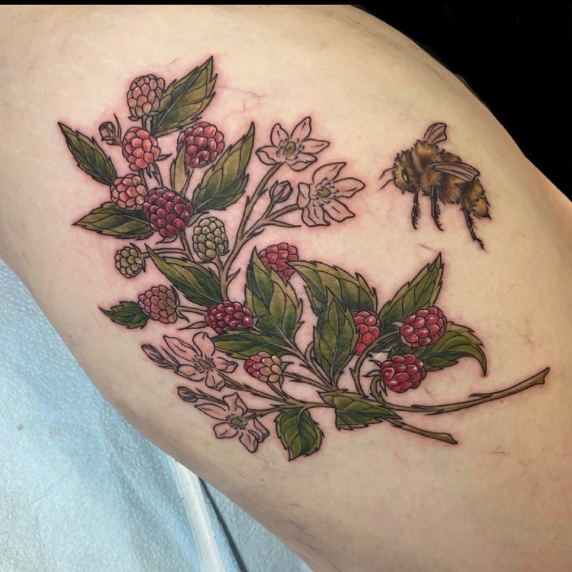 Raspberries and bee for @celestial_leech my fruit dreams are coming true! Thank you so much these were so much fun! 

#tattoo #tattoodesign #art #artist #milwaukee #milwaukeeart #milwaukeeartist #milwaukeetattooartist #wisconsintattooartist #ladytatt