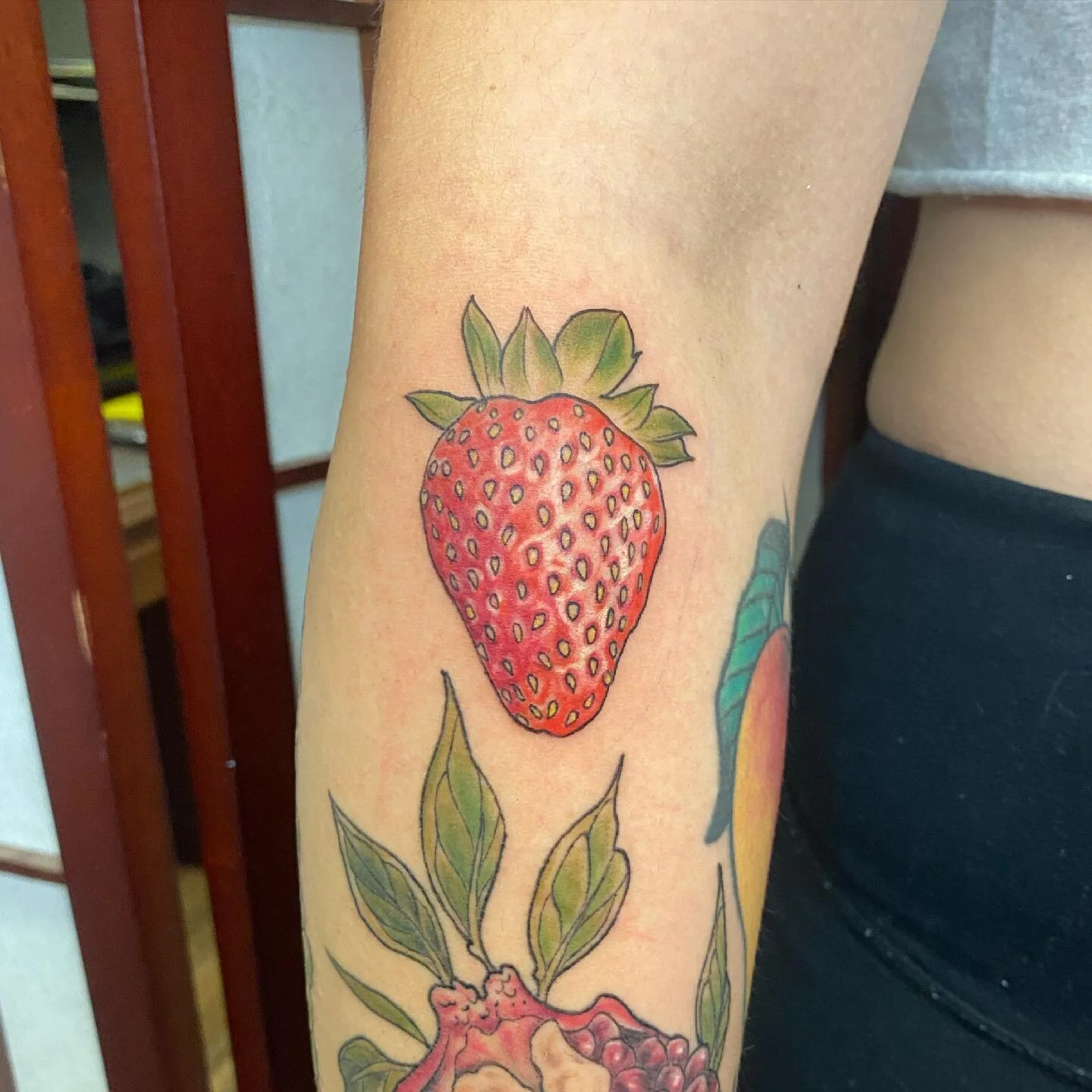 A lil Strawberry for Zoe!! Thank you so much I really enjoyed doing all the fruits for you! 🥰

#tattoo #tattoodesign #art #artist #milwaukee #milwaukeeart #milwaukeeartist #milwaukeetattooartist #wisconsintattooartist #ladytattooers #artistsoninstag