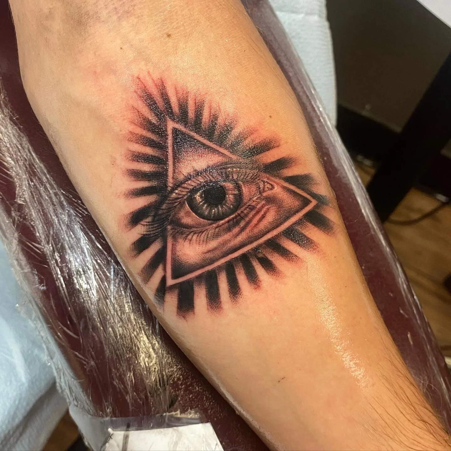 Black and grey 👁 for Jase! Thank you so much! 

#tattoo #tattoodesign #art #artist #milwaukee #milwaukeeart #milwaukeeartist #milwaukeetattooartist #wisconsintattooartist #ladytattooers #artistsoninstagram #tattooideas #tattoosofinstagramofinstagram