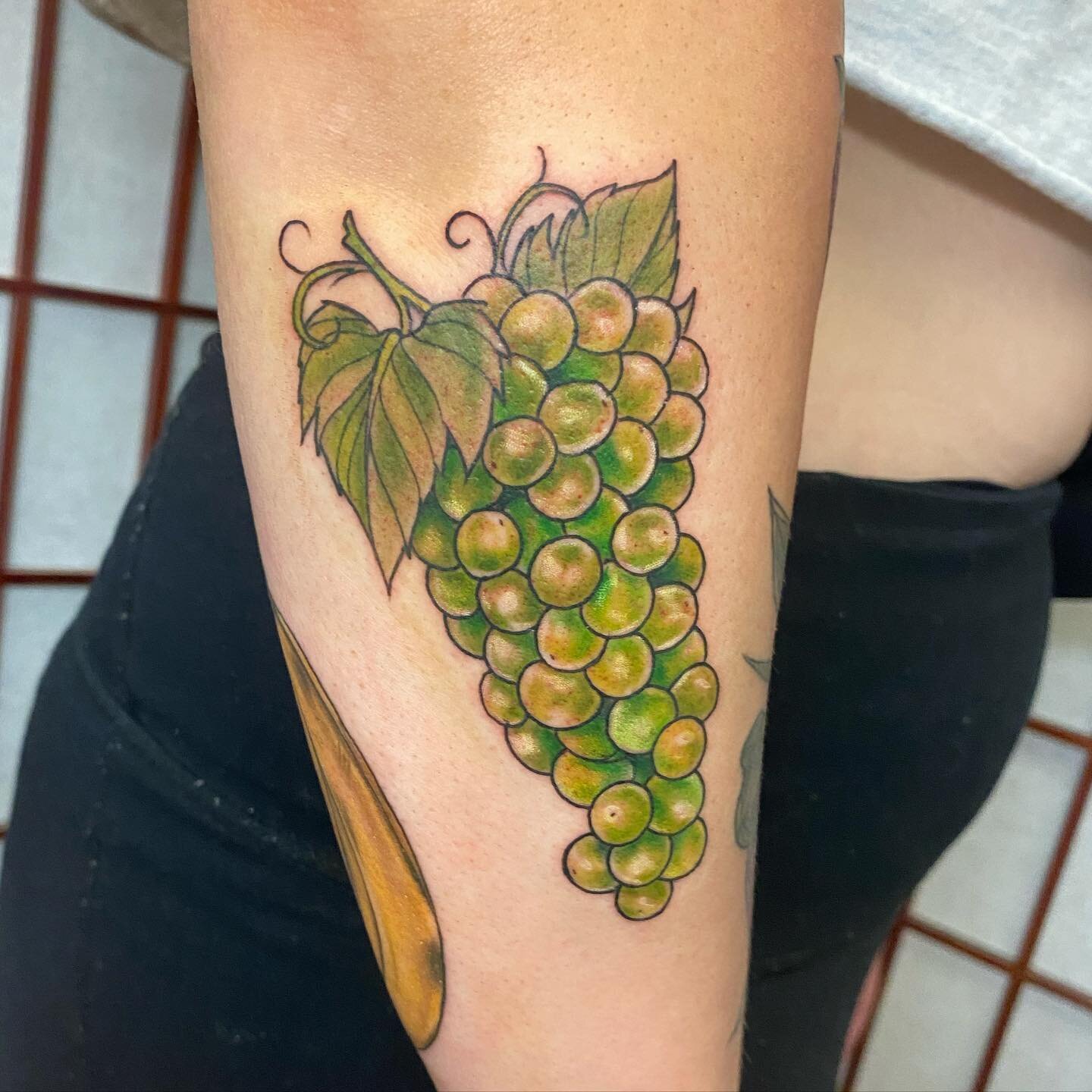 More fruit that we did on @zoemilwaukee thank you so much! One last piece we did will be posted later! 

#tattoo #tattoodesign #art #artist #milwaukee #milwaukeeart #milwaukeeartist #milwaukeetattooartist #wisconsintattooartist #ladytattooers #artist