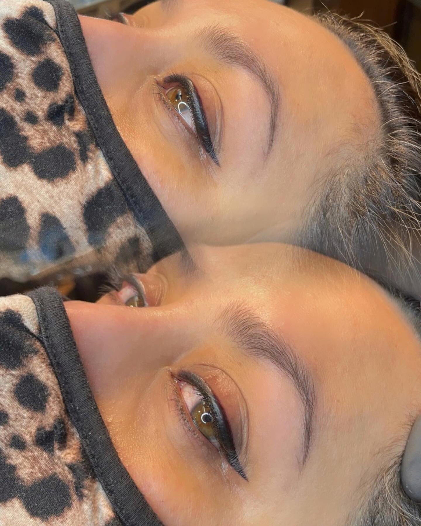 Her beautiful eyes make the eyeliner beautiful 💙 

#pmu #pmuartist #wakeupandmakeup #browdaddygold #browdaddygoldcollection #browdaddy #permablend #permablendpigments #fkirons #kwadron #kwadroncartridges #eyebrows #permanenteyebrows #ombre #ombrebro