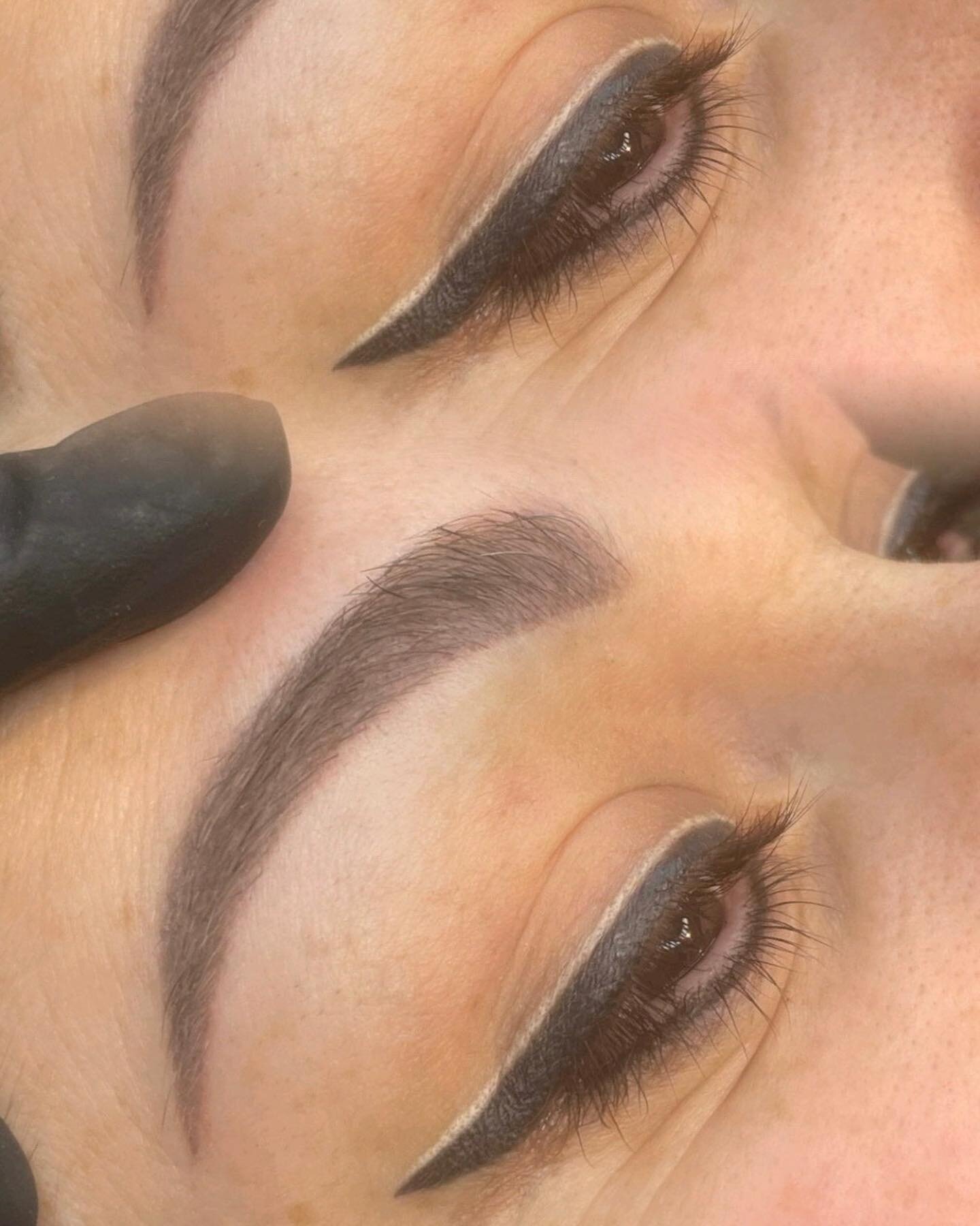 Quick minor touch up on this double liner 💙 Healed brows as well. 

#pmu #pmuartist #wakeupandmakeup #browdaddygold #browdaddygoldcollection #browdaddy #permablend #permablendpigments #fkirons #kwadron #kwadroncartridges #eyebrows #permanenteyebrows