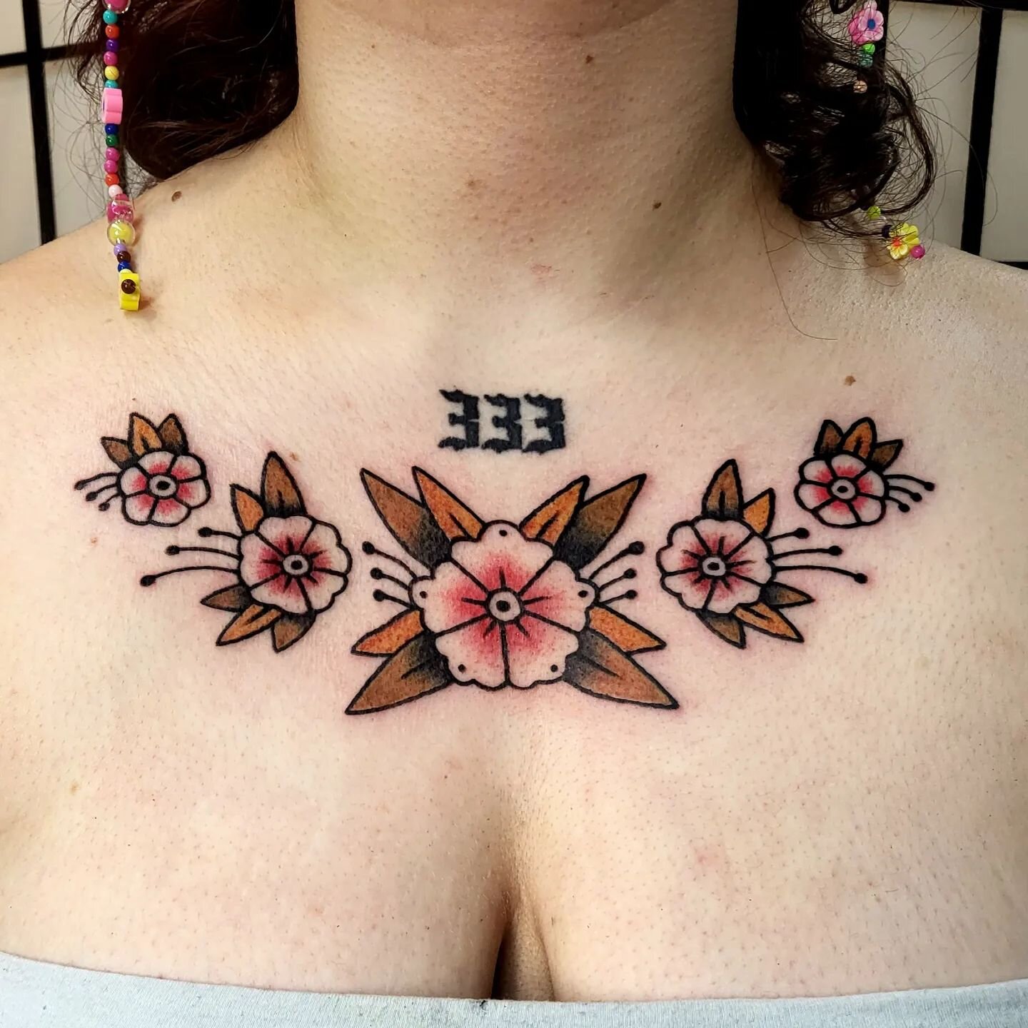 floral chest piece for jinx ❤️ thank you so much for claiming this one (and for bringing me a lil gift! so sweet!!)

#tattoo #colortattoo #traditionaltattoo #floraltattoo #chesttattoo #milwaukeetattoo #wisconsintattooartist #tattooapprentice #eternal