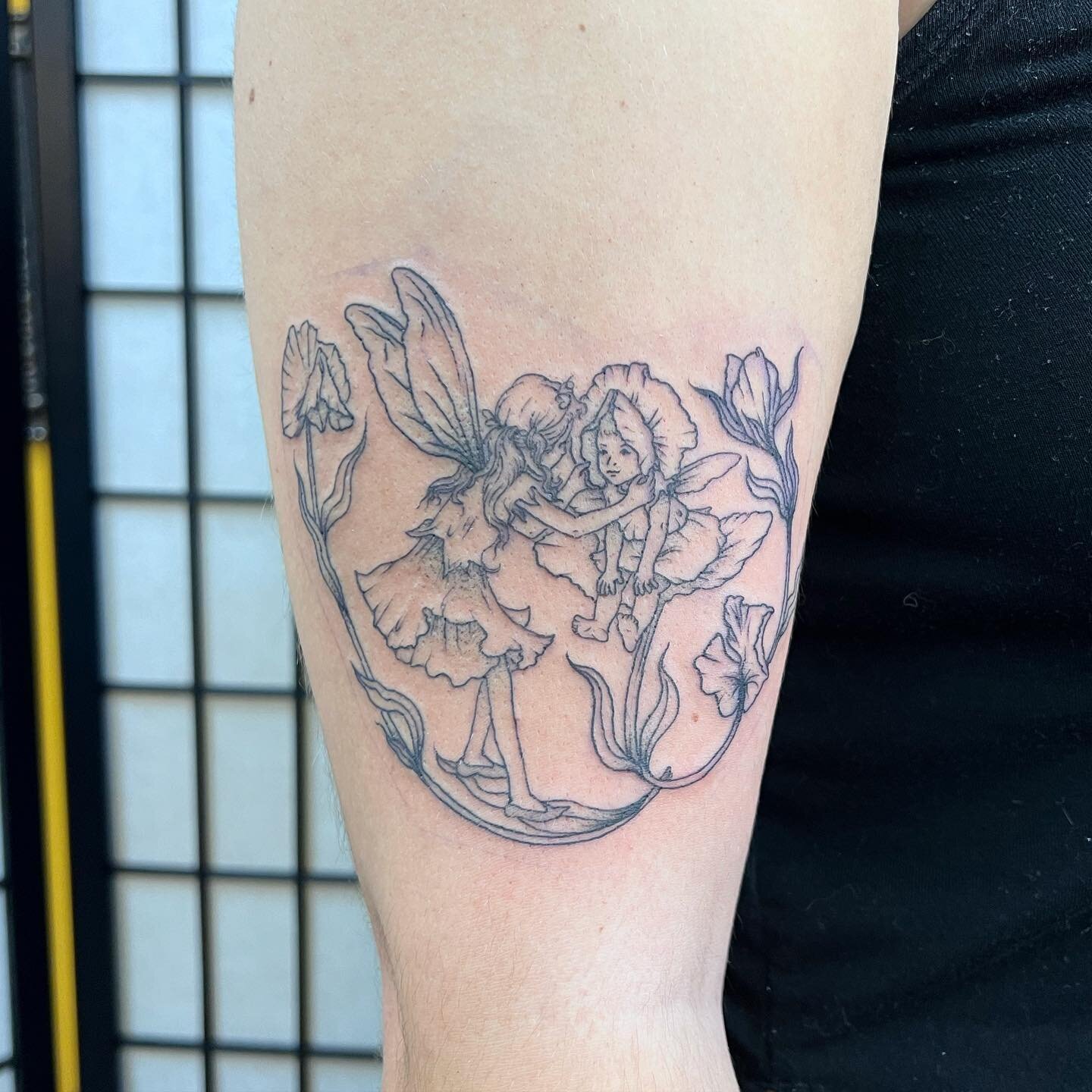 Cicely Mary Barker
Sweet-Pea fairy illustration with framing florals! 🧚🏼&zwj;♂️💐 #queer #queerart #queerartist #queertattooer #queertattooartist #qttr #milwaukee #milwaukeetattoo #milwaukeetattoos #milwaukeetattooartist #wisconsintattooartists #fa
