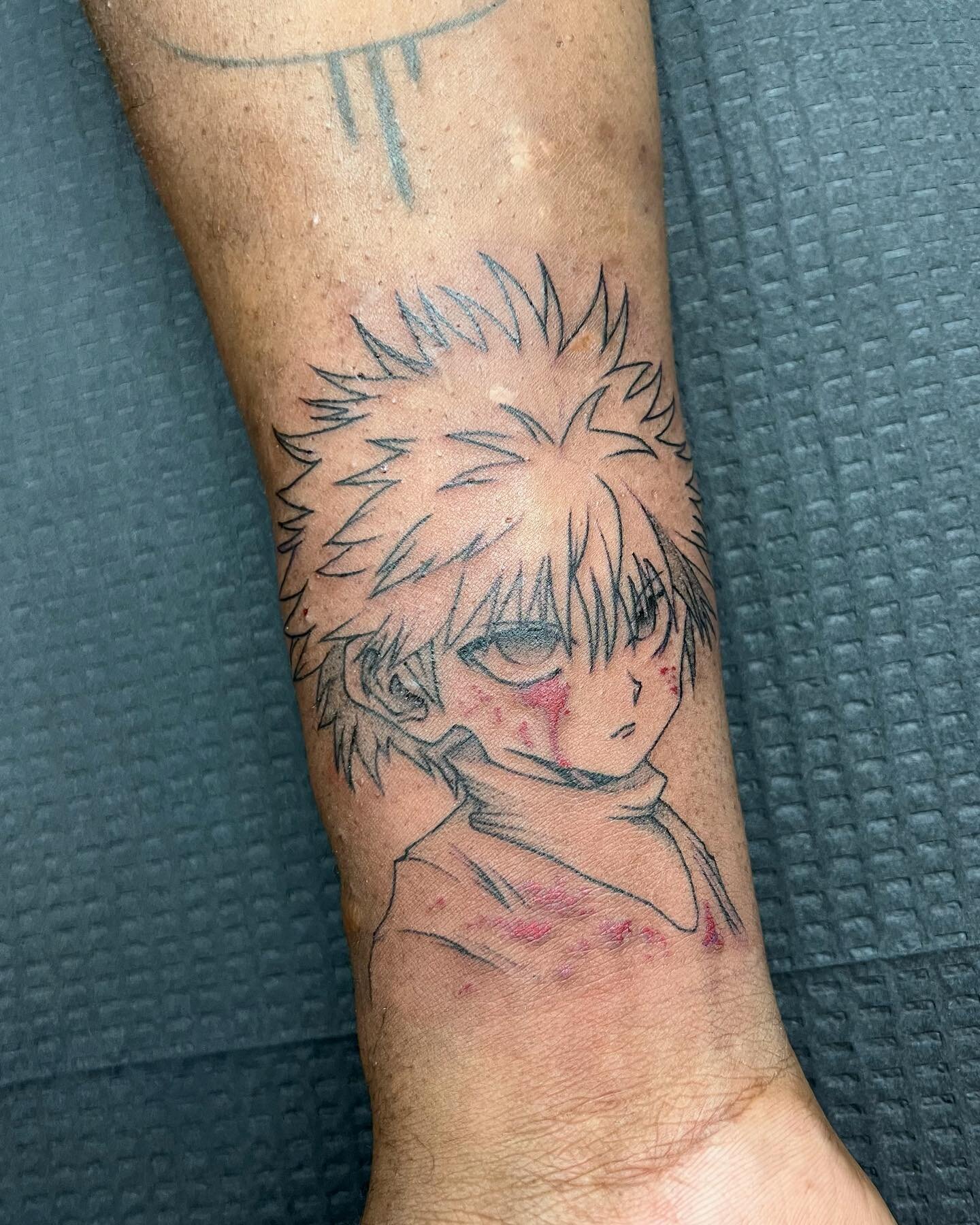 Killua from Hunter x Hunter! I would love to do more anime pieces!! Email noxsanetattoos@gmail.com to inquire! 🐈&zwj;⬛ 

#queer #queerart #queerartist #queertattooer #queertattooartist #qttr #milwaukee #milwaukeetattoo #milwaukeetattoos #milwaukeeta
