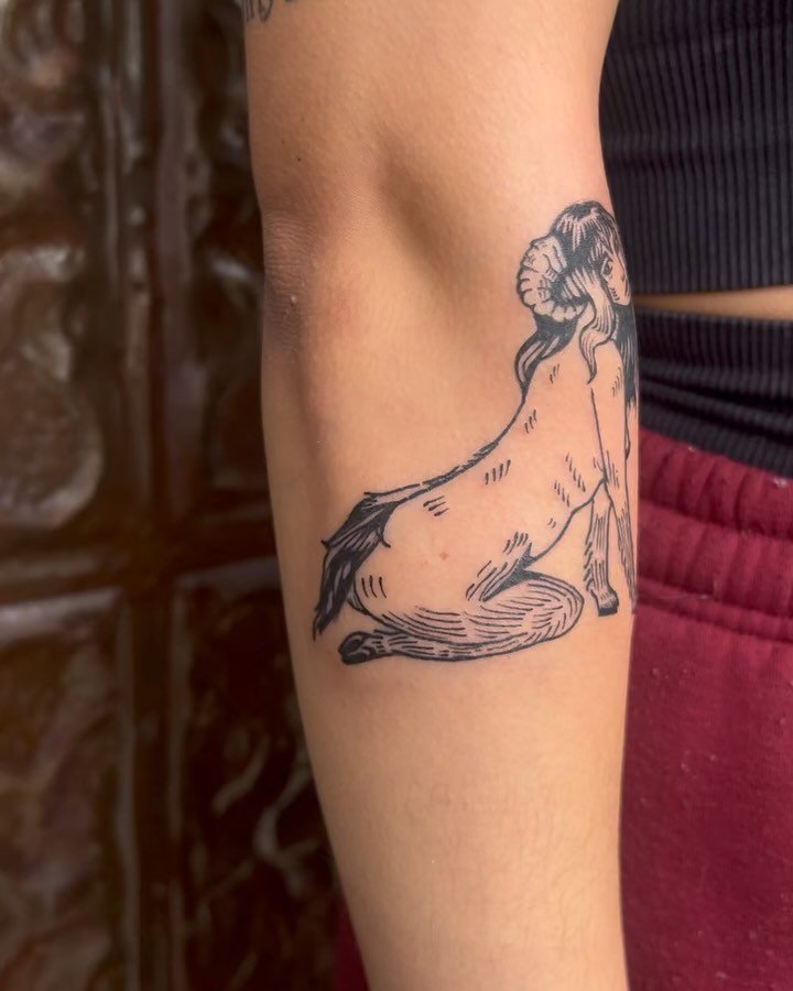 My little animal ladies on the sweet Eva! 

Feel free to message me and inquire about my flash and custom tattoos!