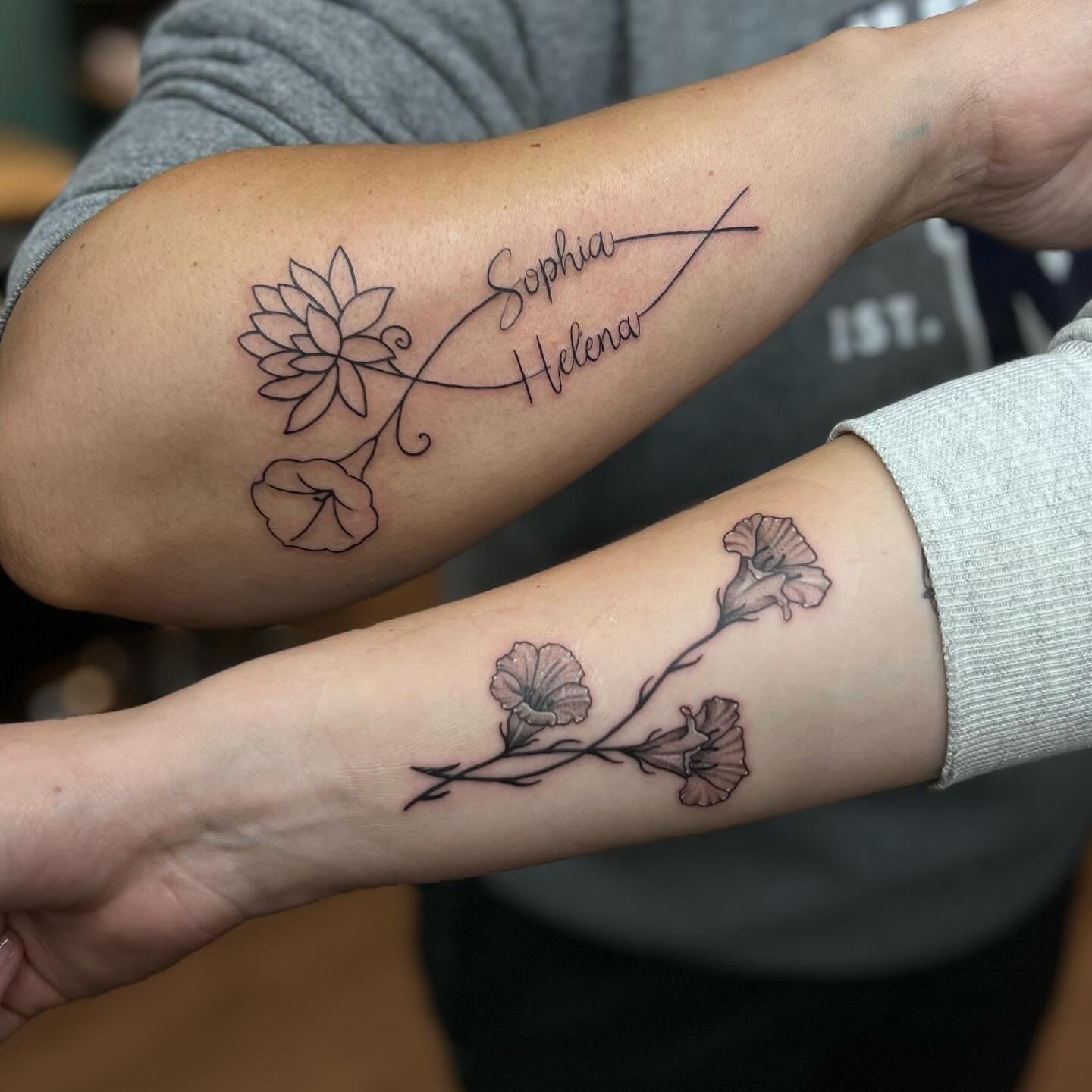 Different floral styles for my friend and their mom!
-
I am available for flash and custom designs, DM me to book