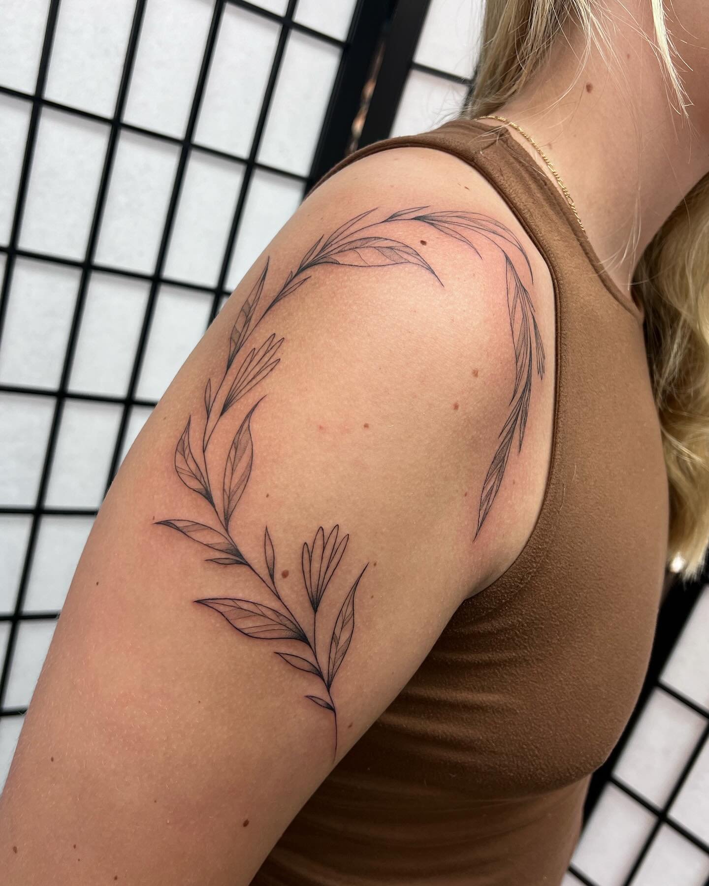 Fine line drawn on leaves and florals! 🌿 #queer #queerart #queerartist #queertattooer #queertattooartist #qttr #milwaukee #milwaukeetattoo #milwaukeetattoos #milwaukeetattooartist #wisconsintattooartists #floraltattoo #floraltattoos #naturetattoo #n