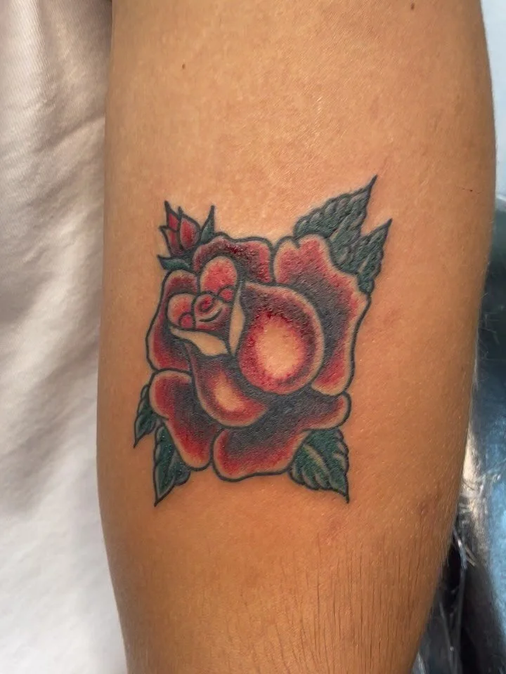 The tatt gods blessed me this last Sunday with two first tattoo walk-ins in a row. Renan got the rose from my flash looking tough asf and then Billy asked for the banjo terrapin BUT with an Irish balaclava; seriously so fun working together on that o