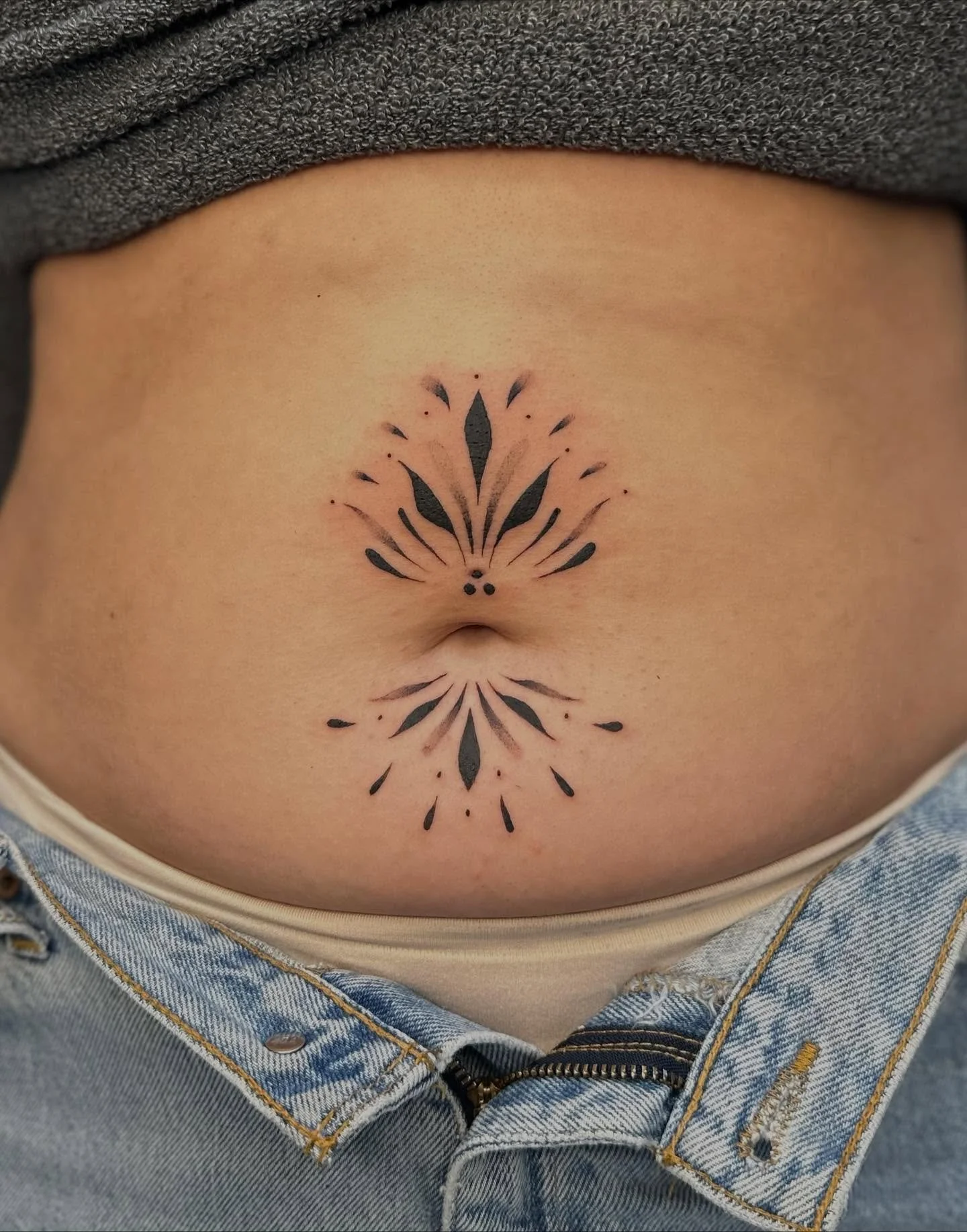 Ornamental around the belly button c: thank you so much for the trust and for always bringing me the coolest ideas&lt;3