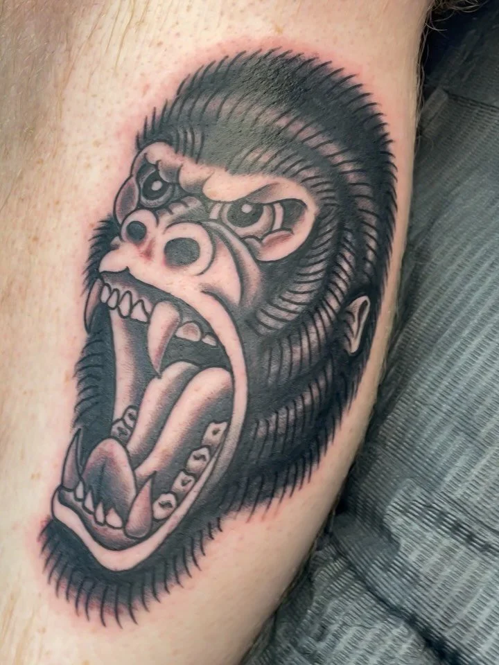 Finished gorilla on Sean&rsquo;s calf, I was lazy and didn&rsquo;t get a picture after those gray spots chilled out 🫣 thank you as always dude &gt; couple other little walk in dainties from recently 💕 

#traditionaltattoo #streetshoptattoo #walkins