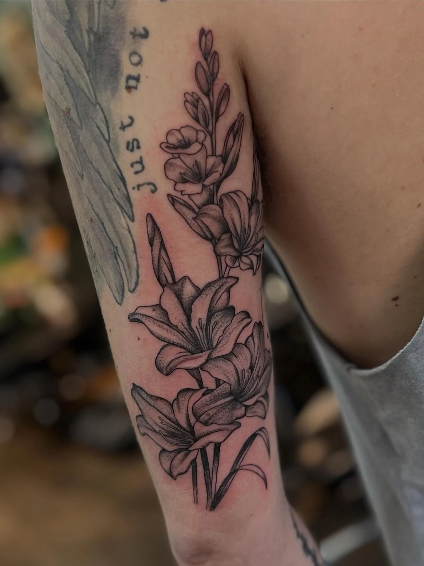 Always a blast hanging with @h.thomas_kilcoyne @riverwesttattooco #tattoo #milwaukee #floraltattoodesign #lillies