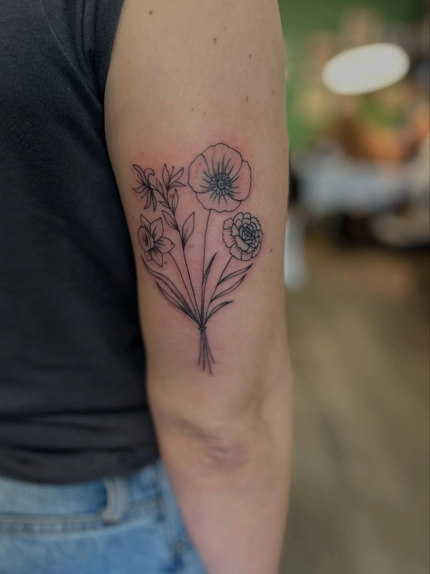 Fine line birth flower bouquet! Thanks for looking! 

Spots available next week at @riverwesttattooco 

DM TO CHAT 💬