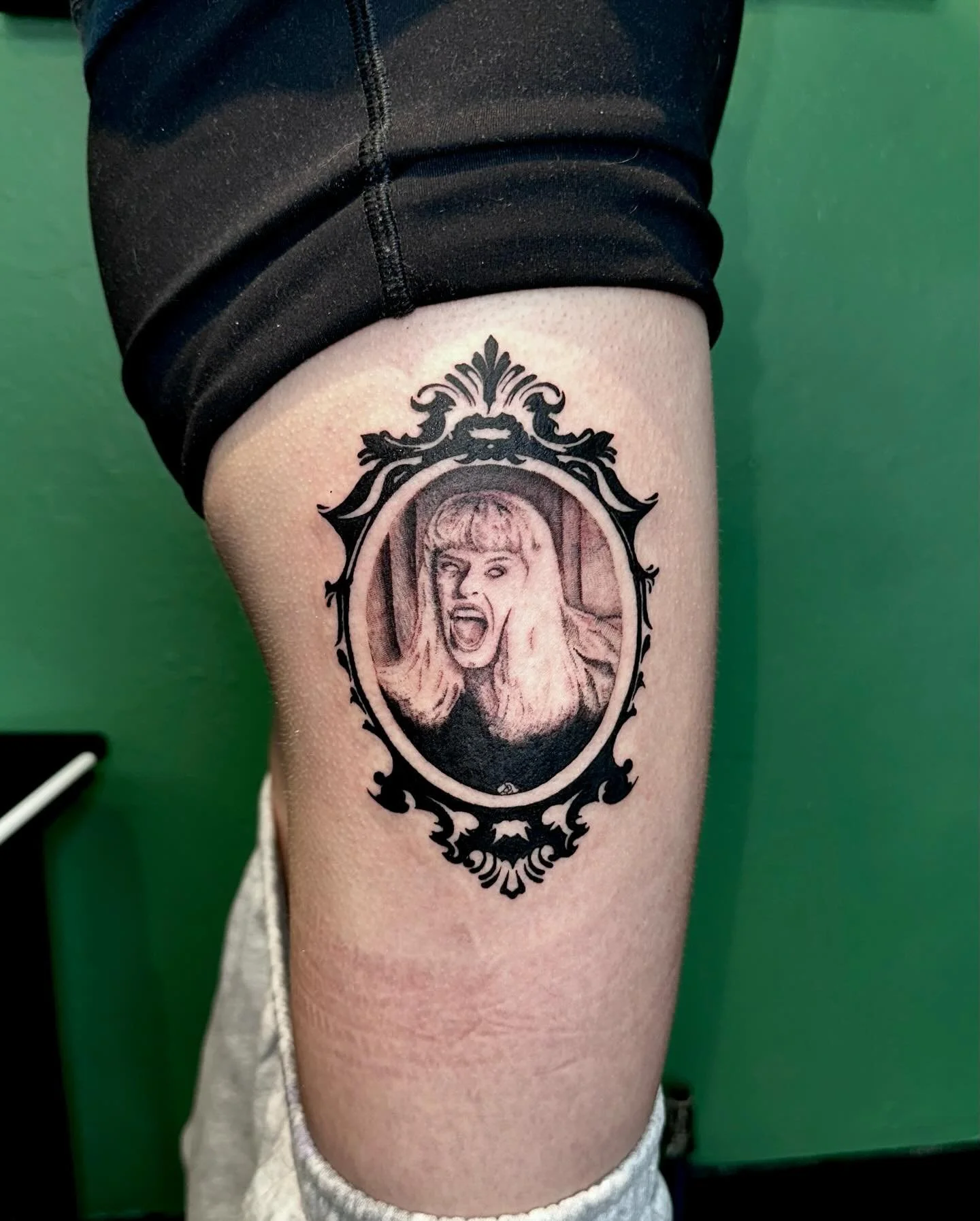 Feeling so honored to tattoo Laura Palmer on the coolest girl ever🖤🖤🖤 give me all the twin peaks tattoos please!!! 

#laurapalmer #laurapalmertattoo #twinpeaks #twinpeakstattoo #tattooapprentice #ILOVETWINPEAKS