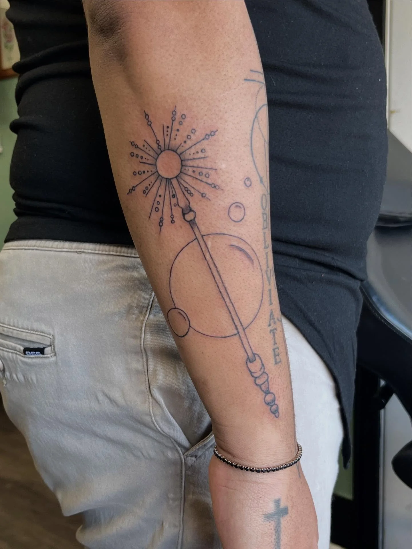 Wait&hellip; is that&hellip; GLINDA&rsquo;S WAND!?
thank you berto2447 for coming and spending a wicked afternoon together!! 

#wicked #forgood #wickedthemusical