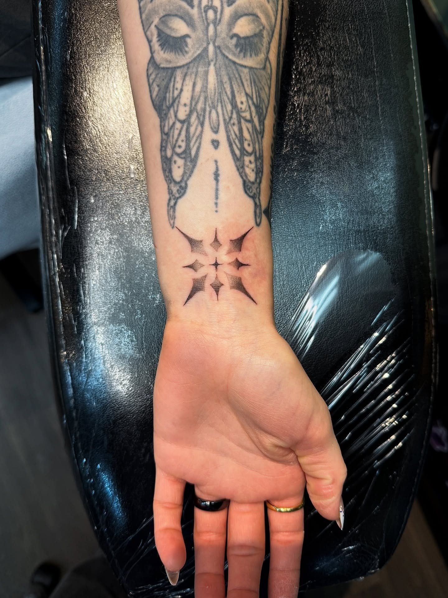 Huge thank you for those who came to the flash event yesterday <3 Your support keeps me going 
Happy Holidays!! 

.
#mke #tattoo #mketattoo #mketattooartist mketattoos