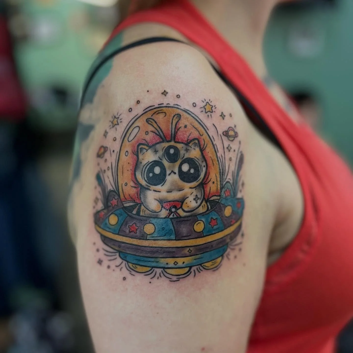 Space kitty away! #kitty #alientattoo #3eyes #alientattoo 

@riverwesttattooco