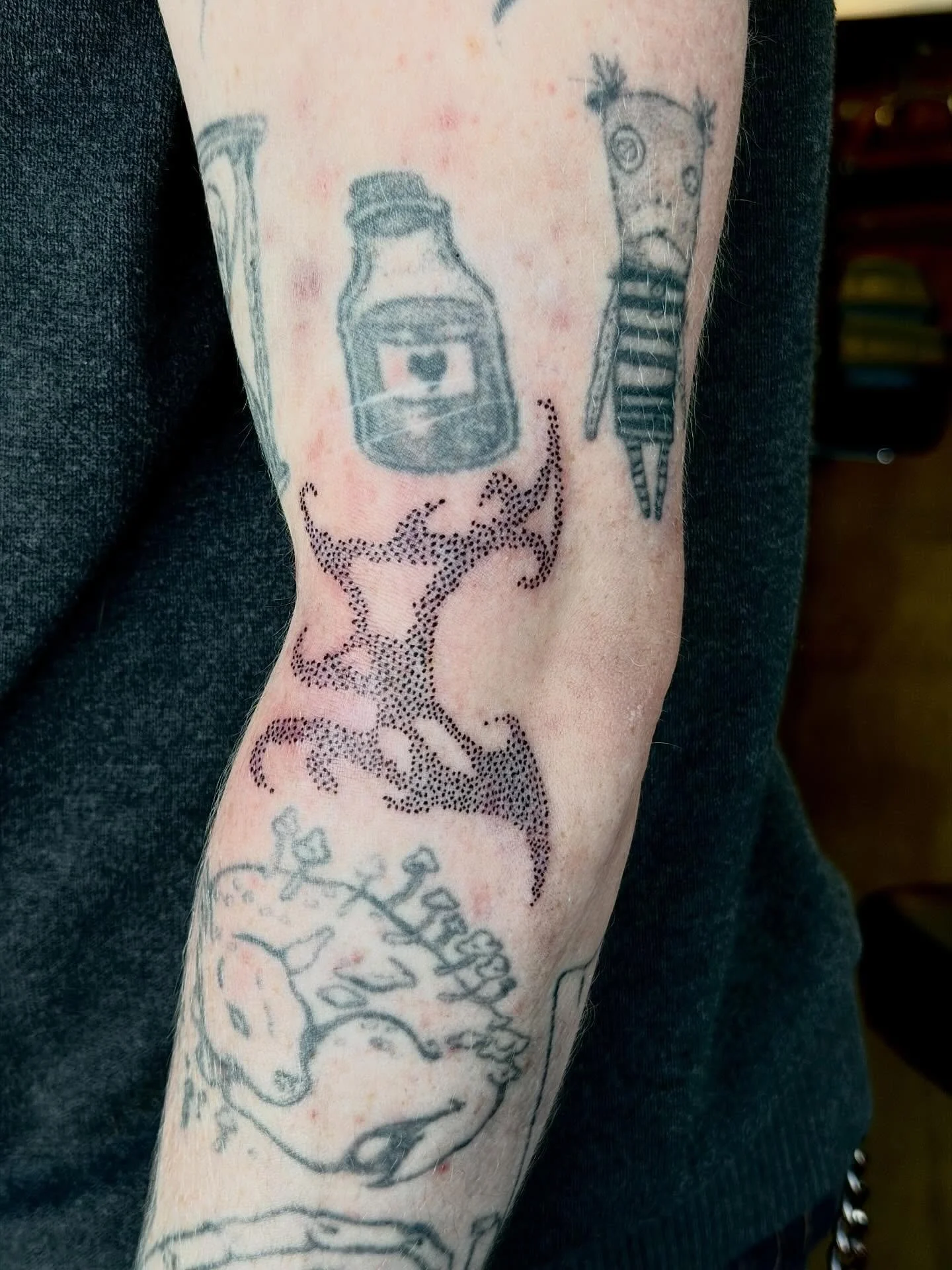 had the pleasure of tattooing @87ink_ for a trade yesterday! got to do a little custom gap filler<33 ty phoenix!! 🖤 #tattooapprentice #mketattoo #mketattooartist #customtattoo #tattoo