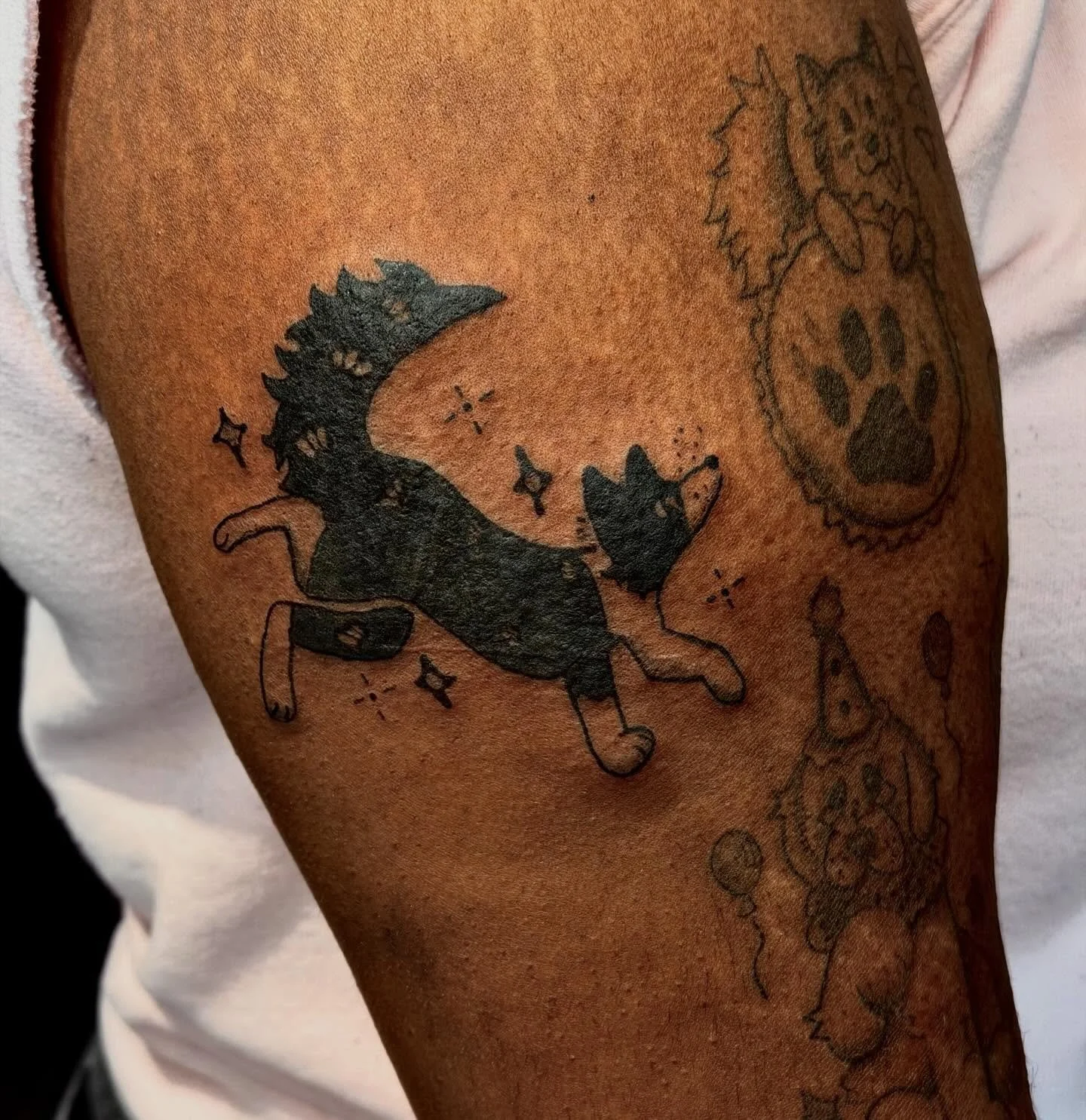 got to do this cute border collie recently alongside some other tattoos i&rsquo;ve done :3 thanks as always addie 🖤🖤 #mketattoo #mketattooartist #tattooapprentice #illustrativetattoos #furrytattoo