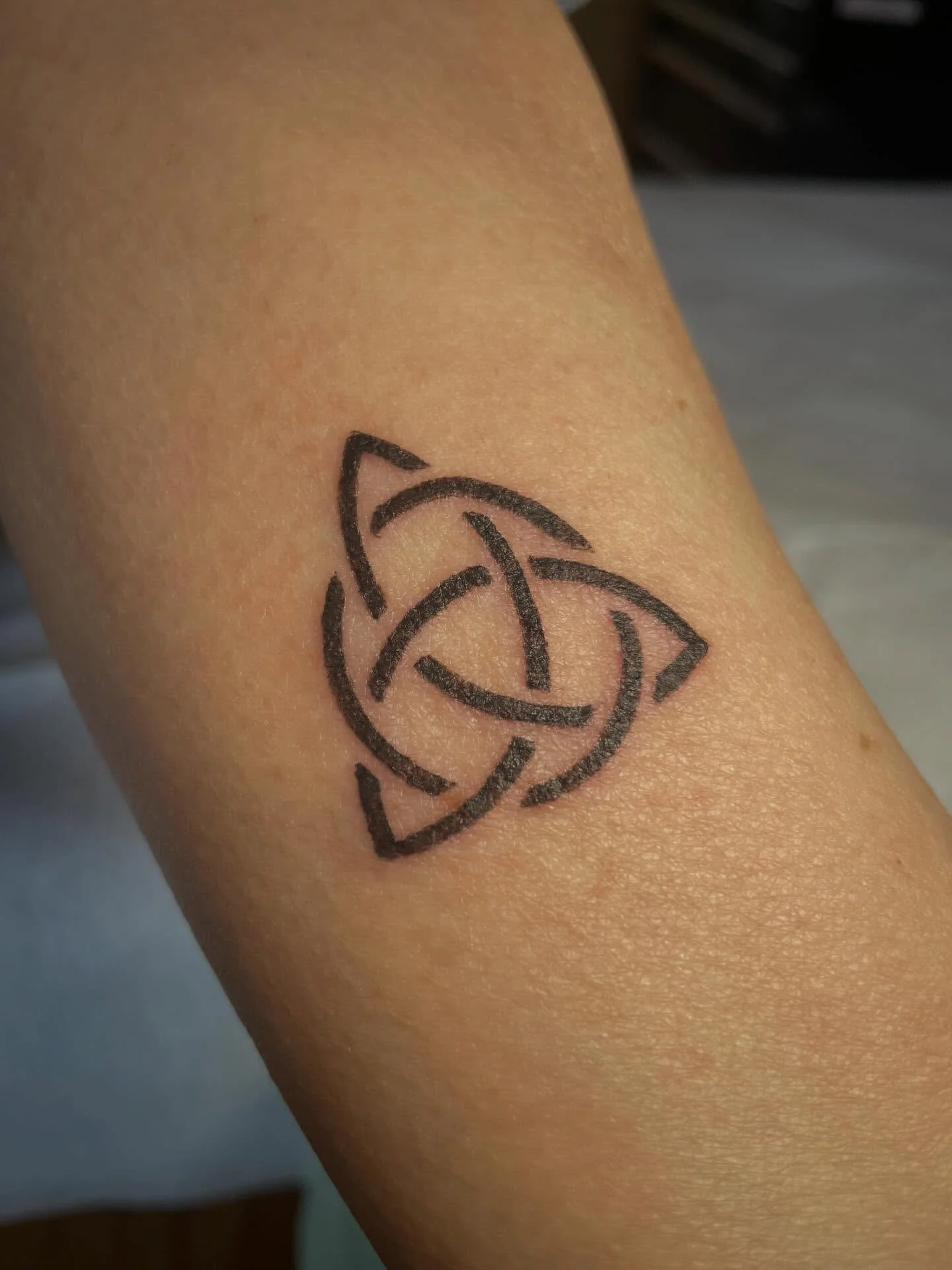 little celtic knot for Mel 💖
.
.
.
#tattoo #celticknot #irishtattoo #milwaukeetattooartist #wisconsintattooartist