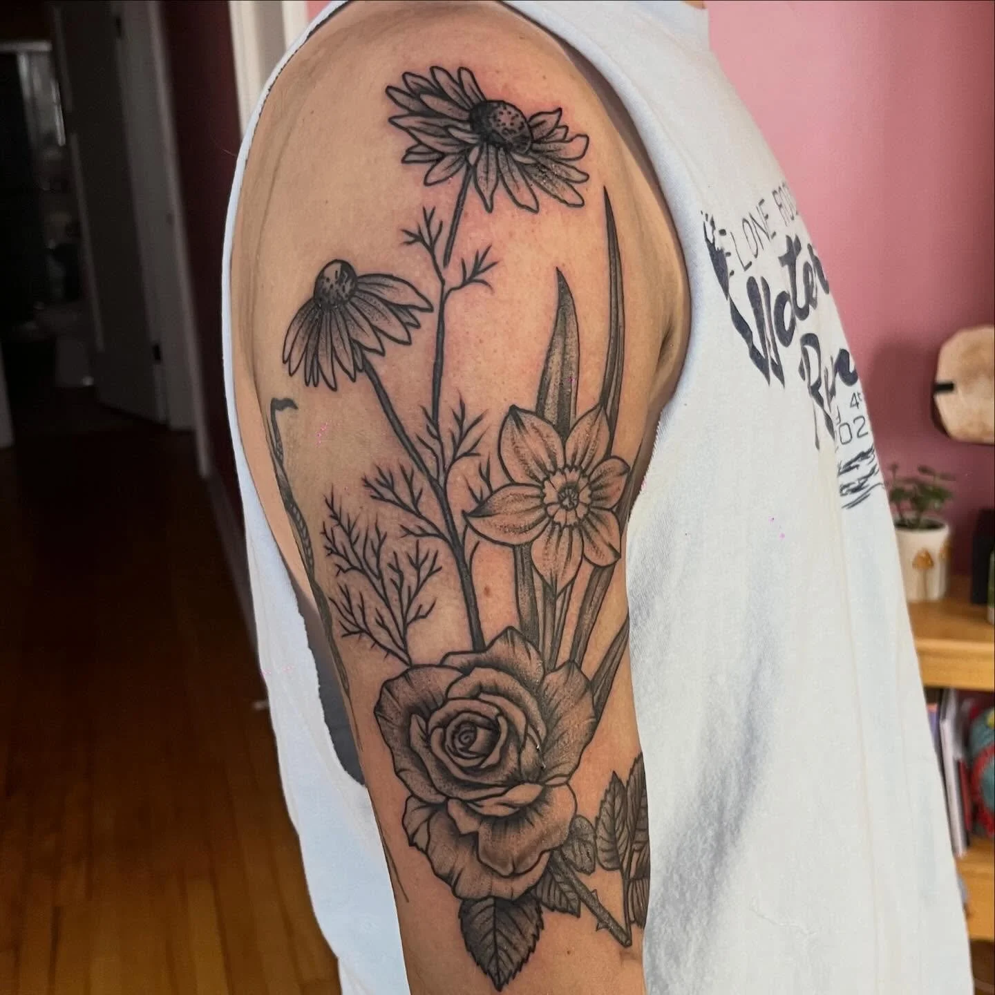 A black and gray bouquet 🌸🌸🌸 

#tattoomke #milwuakeetattooartist #blackandgreytattoos #blackandgrayportrait