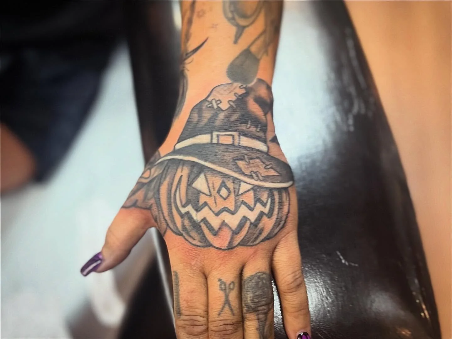 I can&rsquo;t wait for Halloween 

🎃 #jackolanterntattoo #fisttattoo #halloweentattoo #milwaukeetattoos
