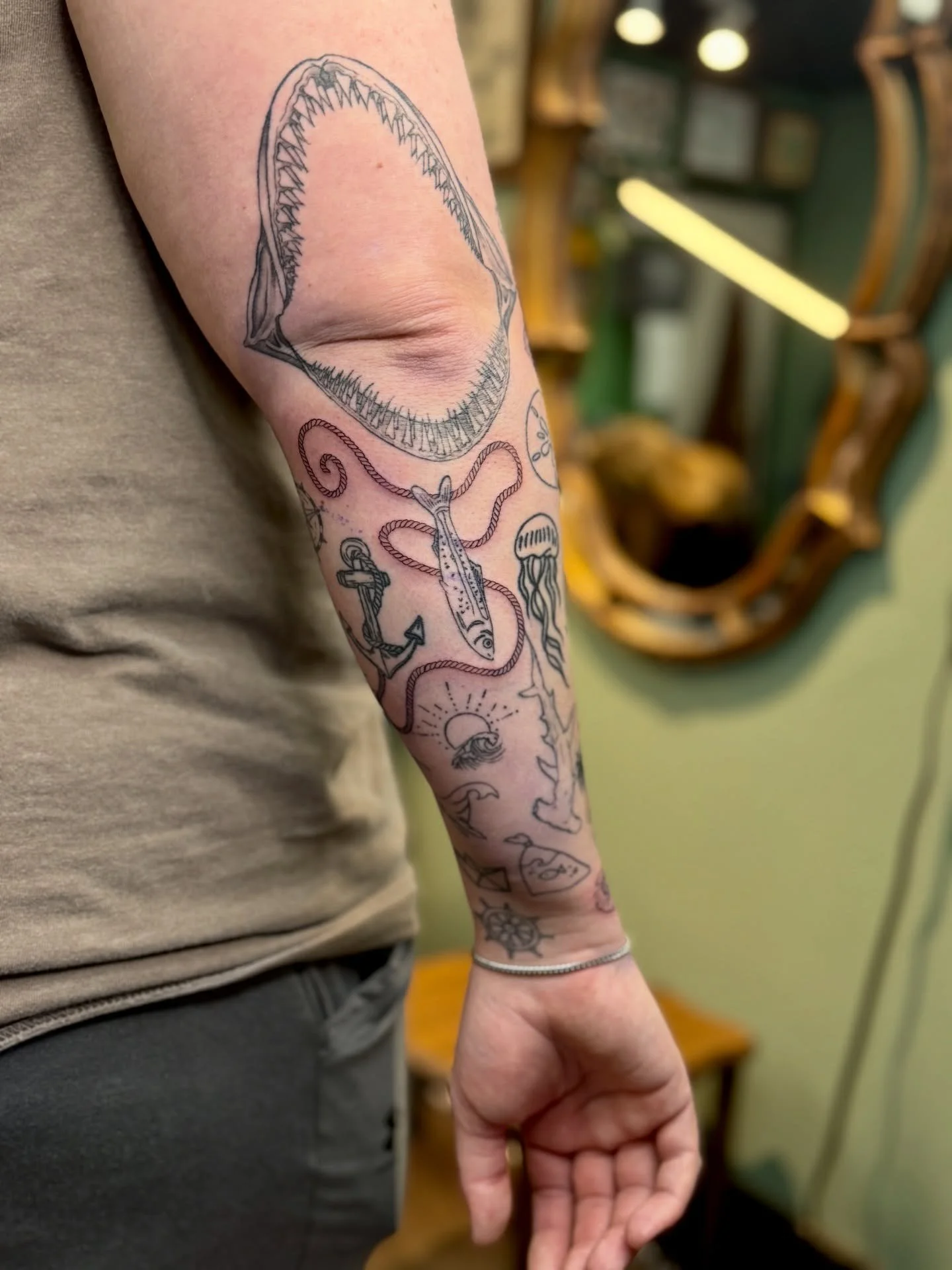 Gap fillers for LA! This was a super fun to do! (get that minnow crabby dude!!🦀) I also did her shark jaw- 5 months healed in these photos :) Send me more of your badass ideas lovies <3