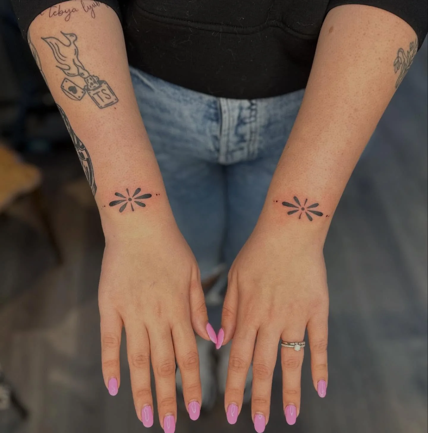 some recent doubles ❣️❣️ more ornamentals, custom matching birdies and crying hearts from my flash
-
#mketattoos #milwaukeetattooartist #tattooapprentice #wisconsintattooartist #tattoos