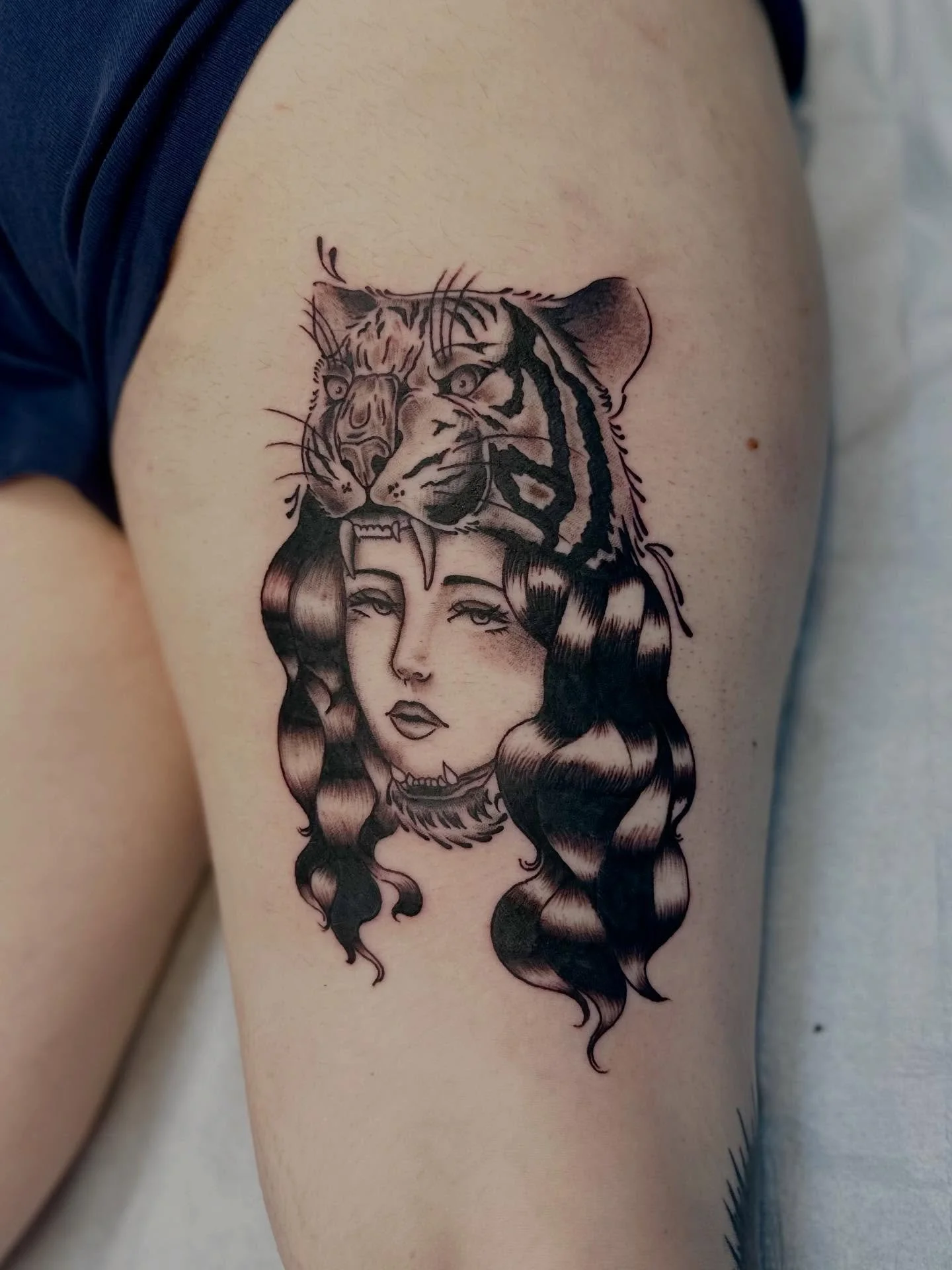 lady tiger from my flashhh 🐅🖤 this was so so fun thank you Caitlin !!
-
#tattoo #tattooapprentice #mketattoo #milwaukeetattoo