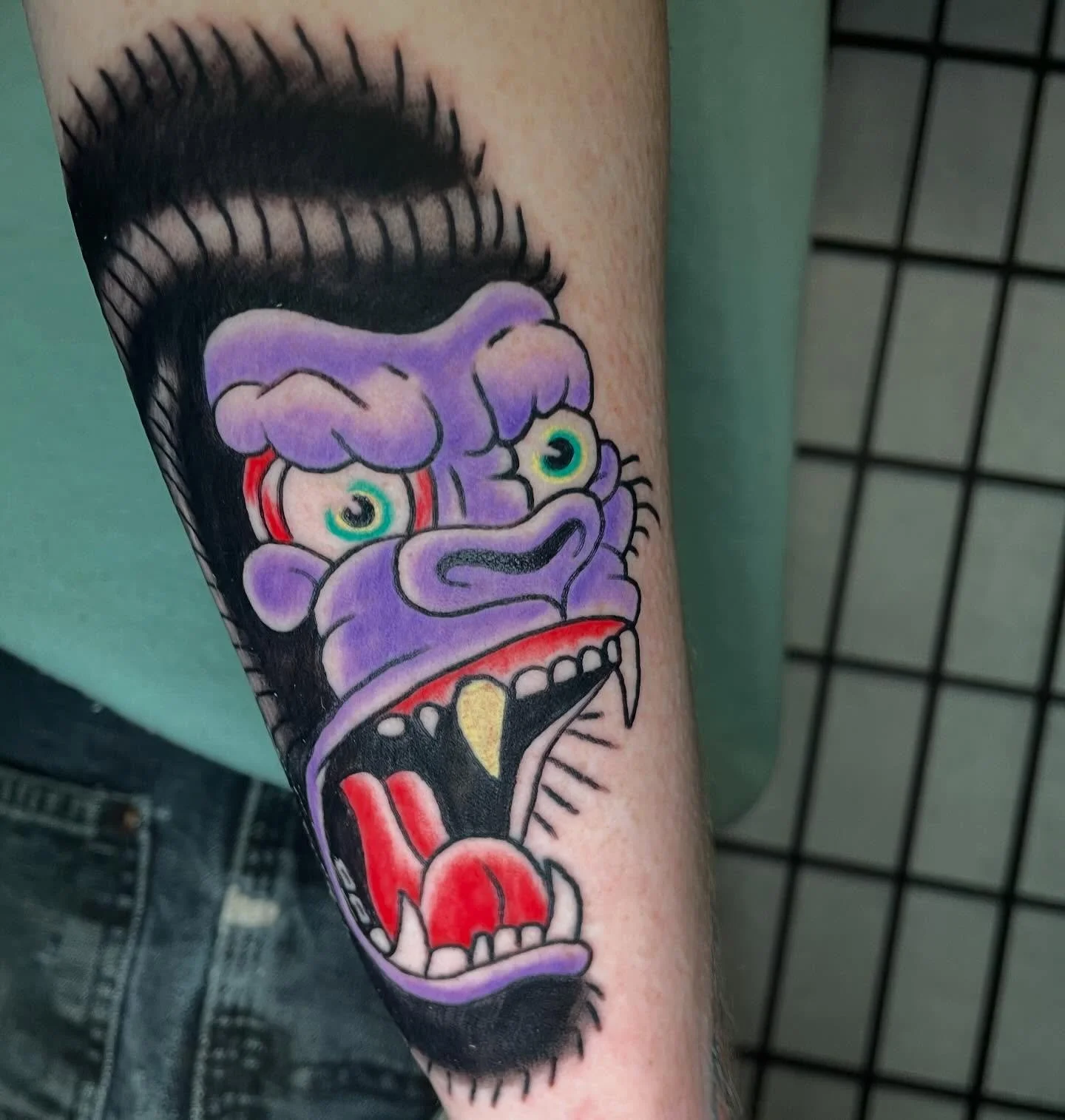 Fast and loose gorilla head and Stoney snoop for my boi @five5t so much fun to tatt ya in a shop instead the other various places we have done it years and years ago lmao

ALWAYS BOOKING TRAD FOOL HMU

#americantraditionaltattoo #traditionaltattoo #s