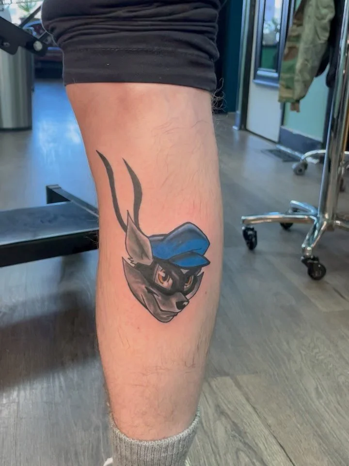 Got to make this sick Sly Cooper tattoo for my dear brother Adam, this game really means a lot to us growing up playing it with our dad and it&rsquo;s cool to memorialize that.
ALWAYS BOOKING (would love to do more like this 😎) 💕

#slycooper #video