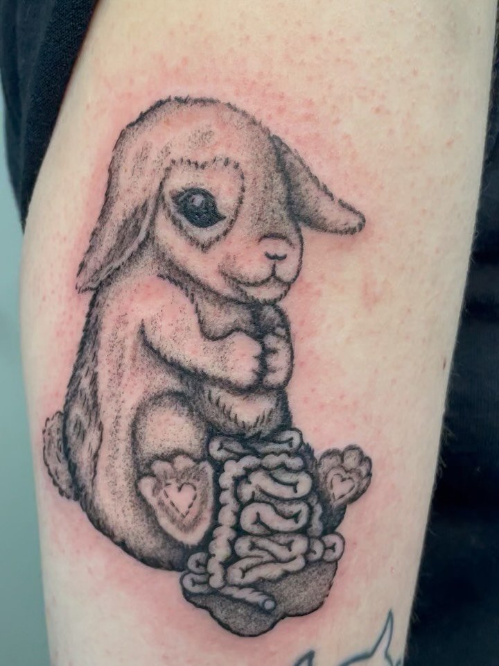 GUTTED BUNNY. Thank you @kittykittenballz_69 for the fun challenge and sitting like a boss. Down to do more like this for sure and ALWAYS BOOKING. Thanks for looking ❤️

Made with @estmachines and @niceneedleco 

#blackandgray #milwaukeetattooartist 