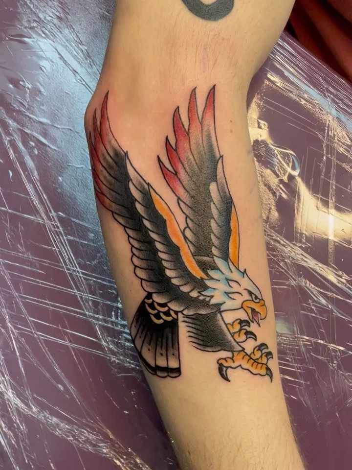 Classic eagle, thanks Grant! More please!

Made with @workhorseirons @sethciferri @niceneedleco @royalcraftdispatch 

#americantraditionaltattoo #traditionaleagle #milwaukeetattooartist #streetshoptattoo #traditionaltattoos