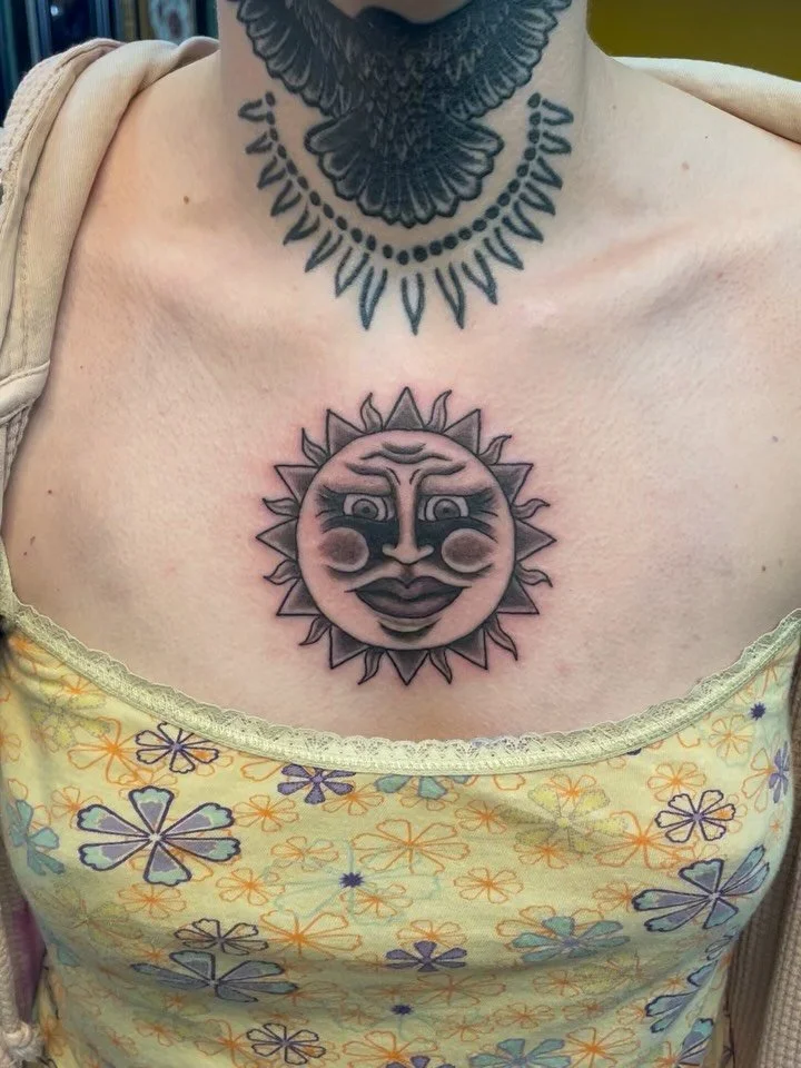 Higgs/Grimm style sun for shop apprentice and rad human @3rdeyeemmaart done a few weeks ago
Seriously so fun, ALWAYS BOOKING!!
#americantraditionaltattoo #milwaukeetattooartist #blackandgraytattoo #traditionaltattoo #coiltattoomachine