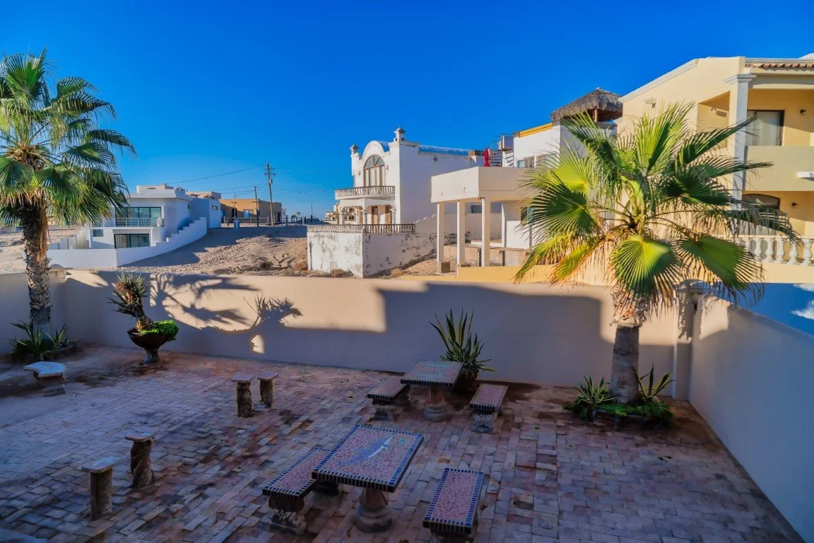 Casa Reina Huga back yard (1).jpeg