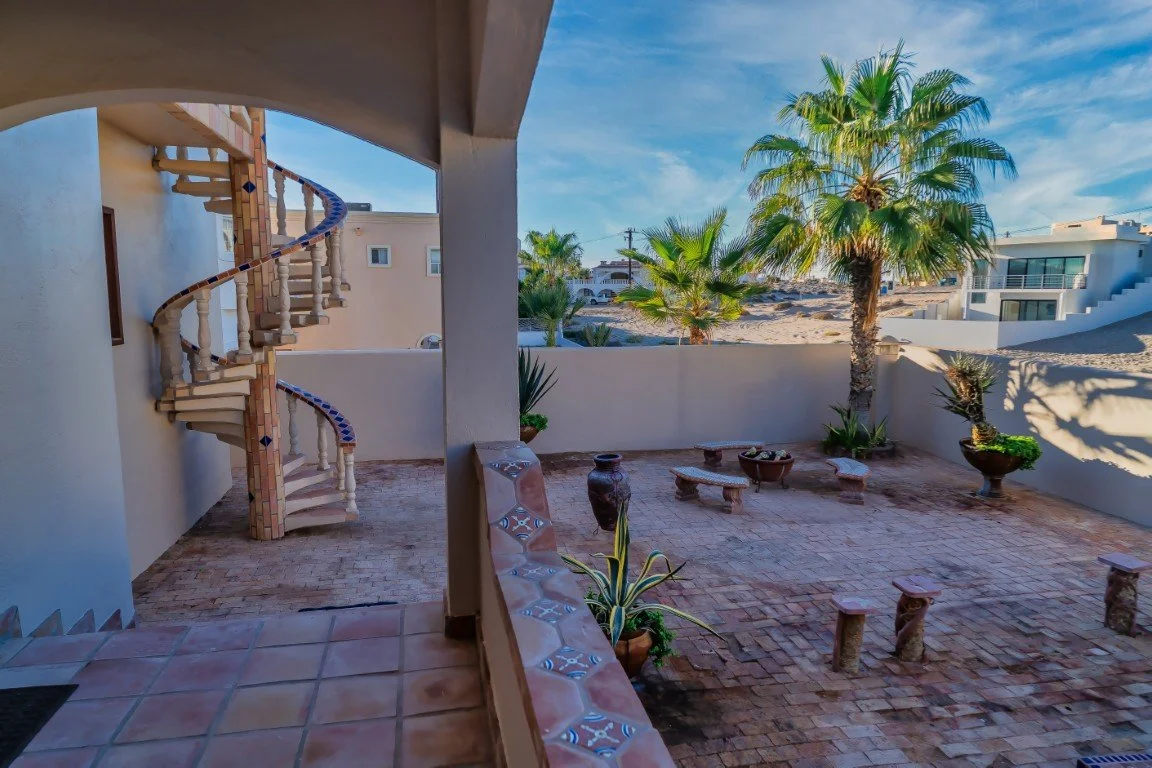 Casa Reina Huga back yard (3).jpeg