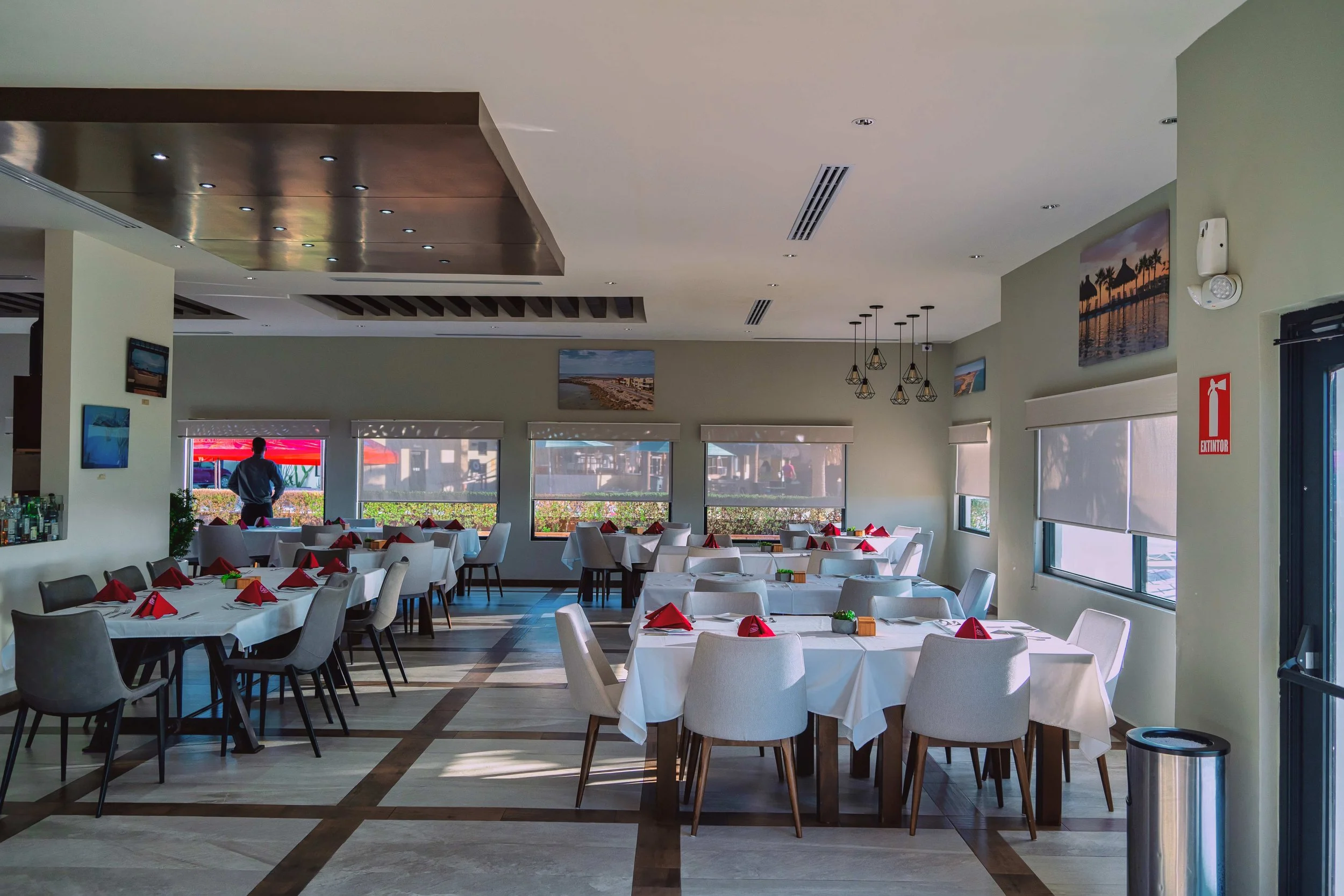 Laguna Shores Restaurant (4).jpg